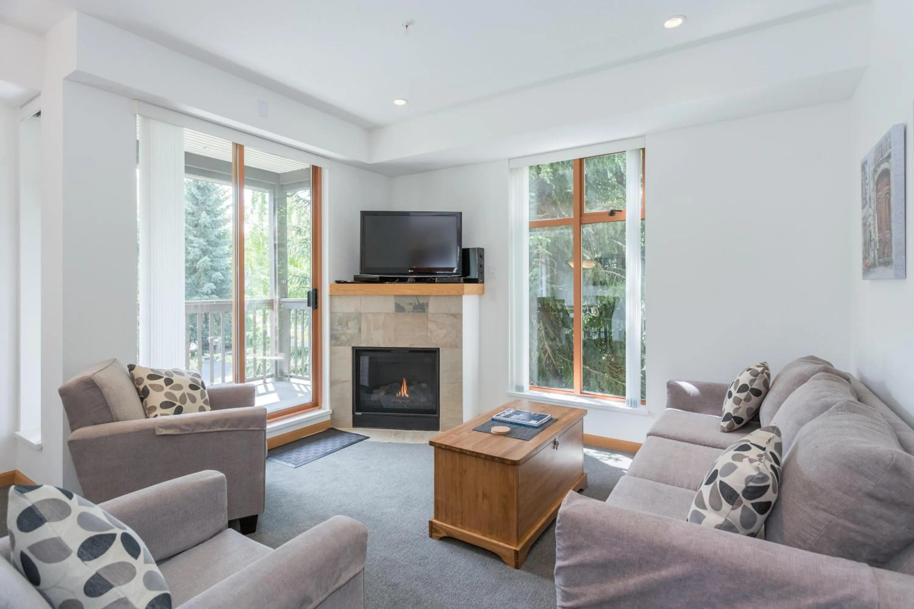 Bright and Clean, Walk Everywhere, Shared Pool and Hot Tub