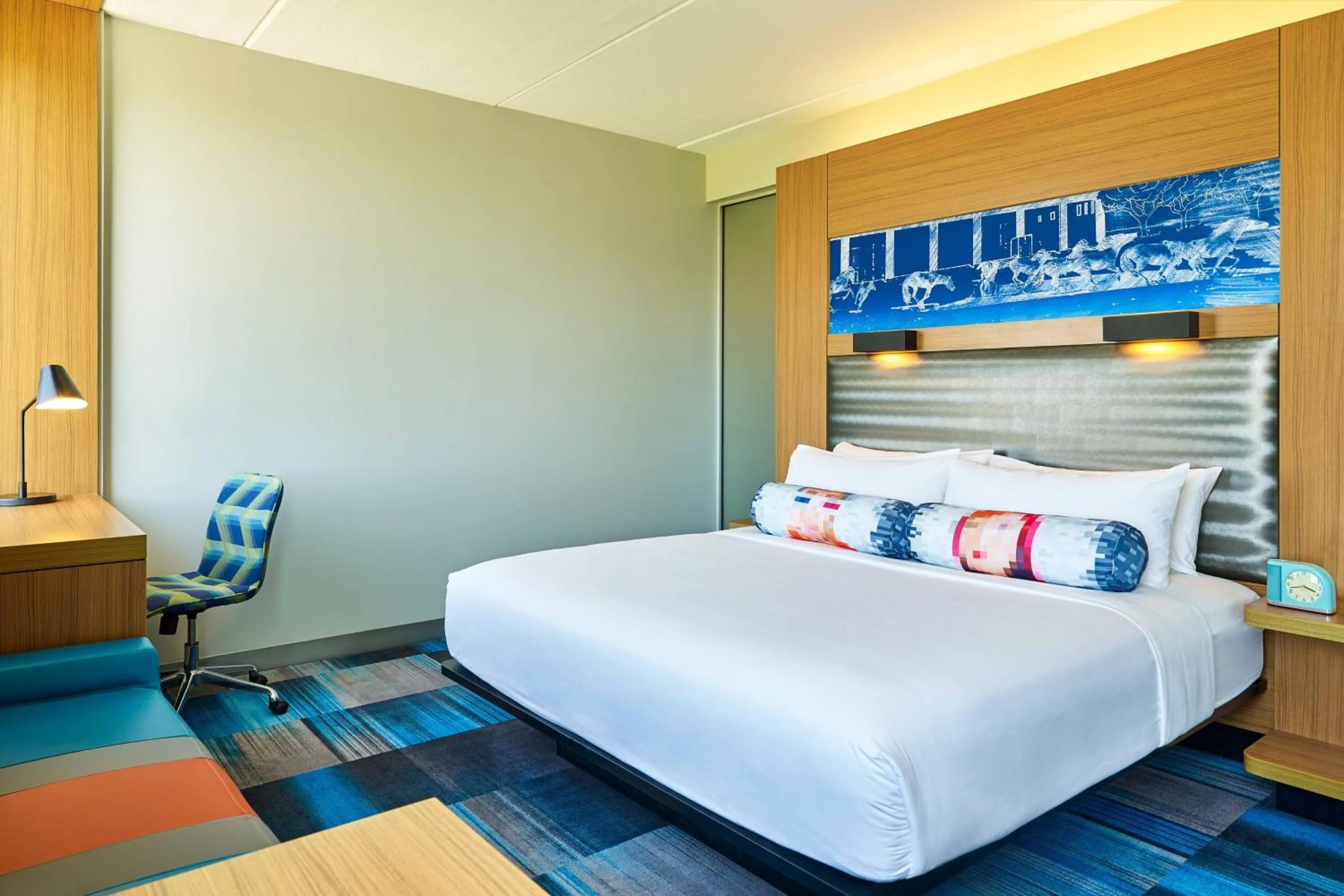 Photo of the whole room, Bed in Aloft Hotel Las Colinas