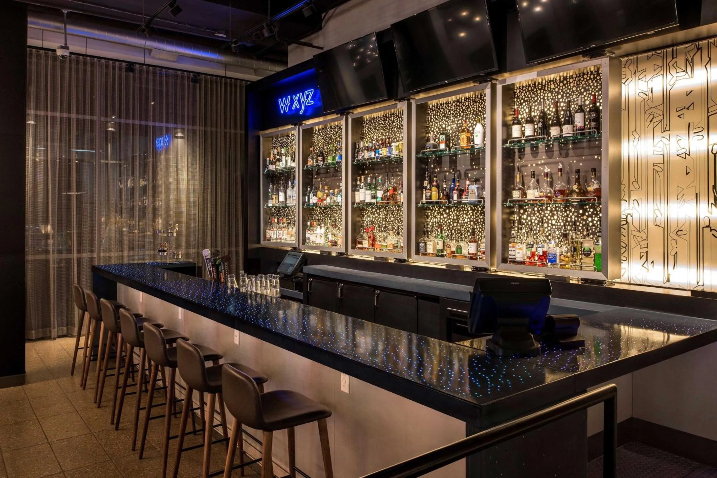 Lounge or bar in Aloft Charlotte Ballantyne