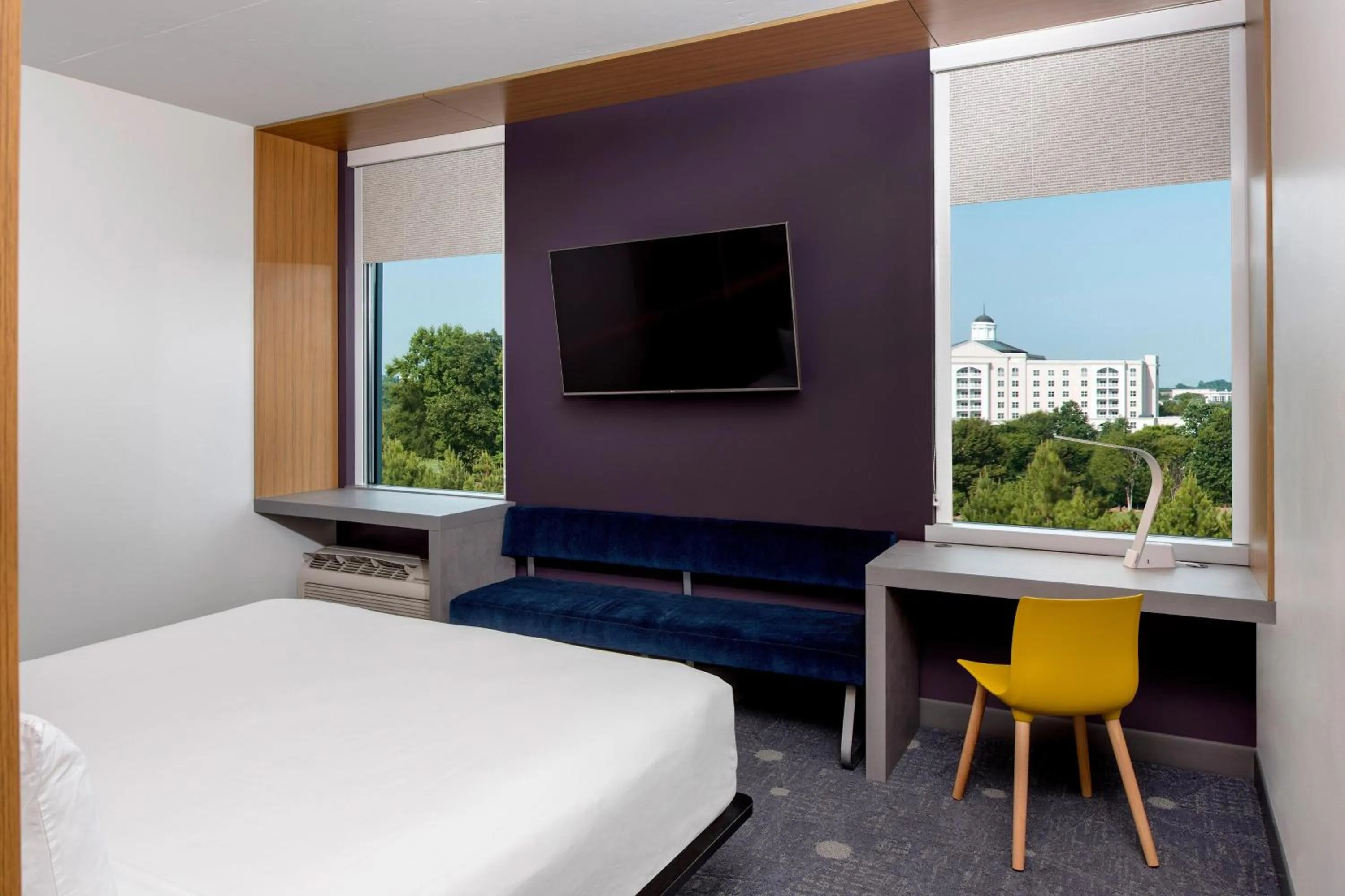 Photo of the whole room, Bed in Aloft Charlotte Ballantyne