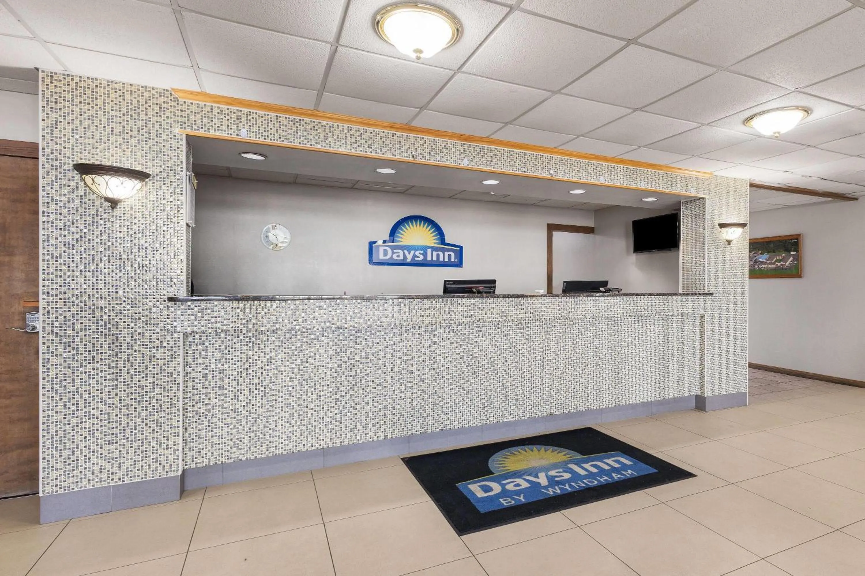 Lobby or reception in Days Inn by Wyndham Madisonville