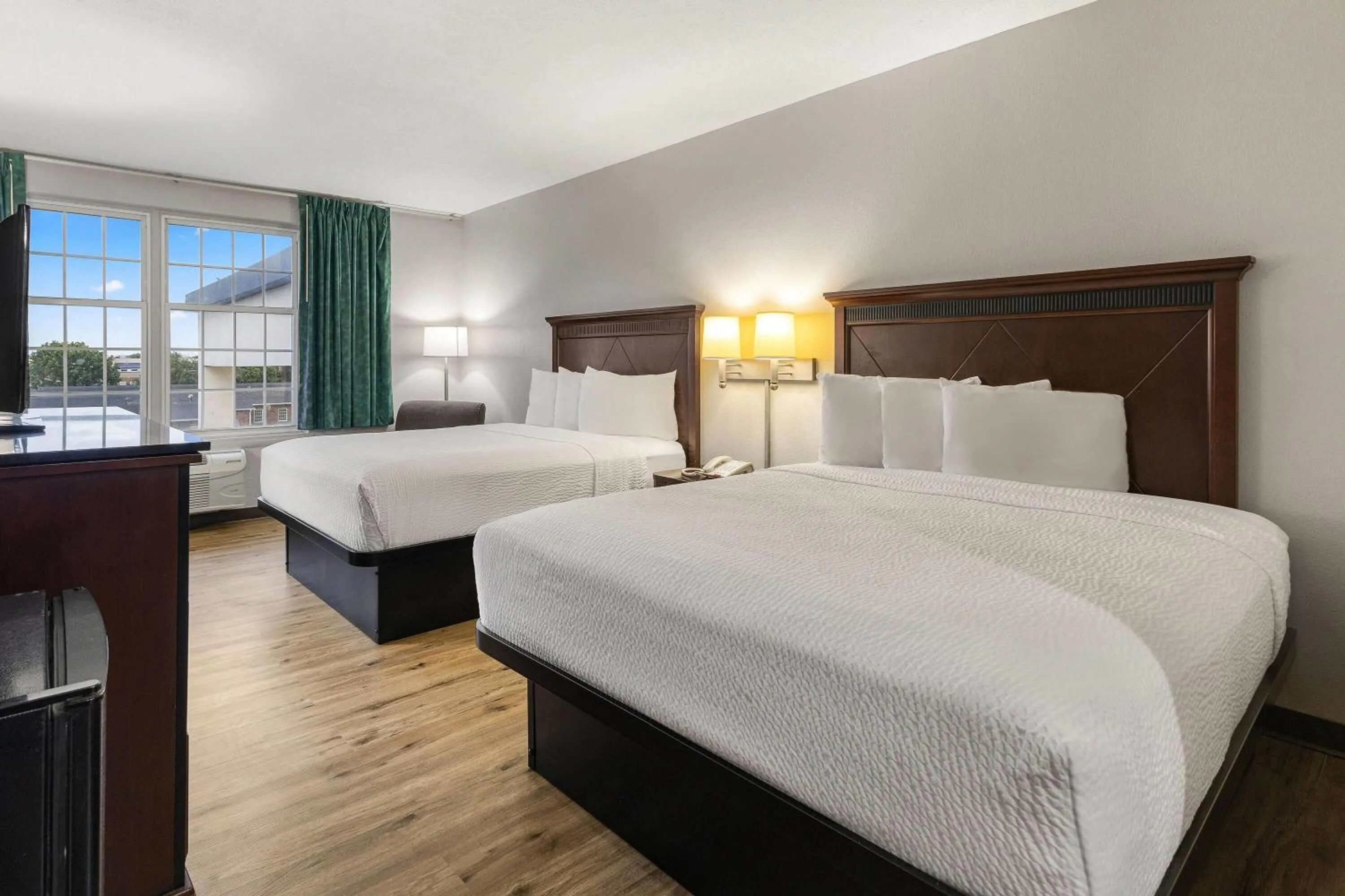 Bed in Days Inn by Wyndham Madisonville