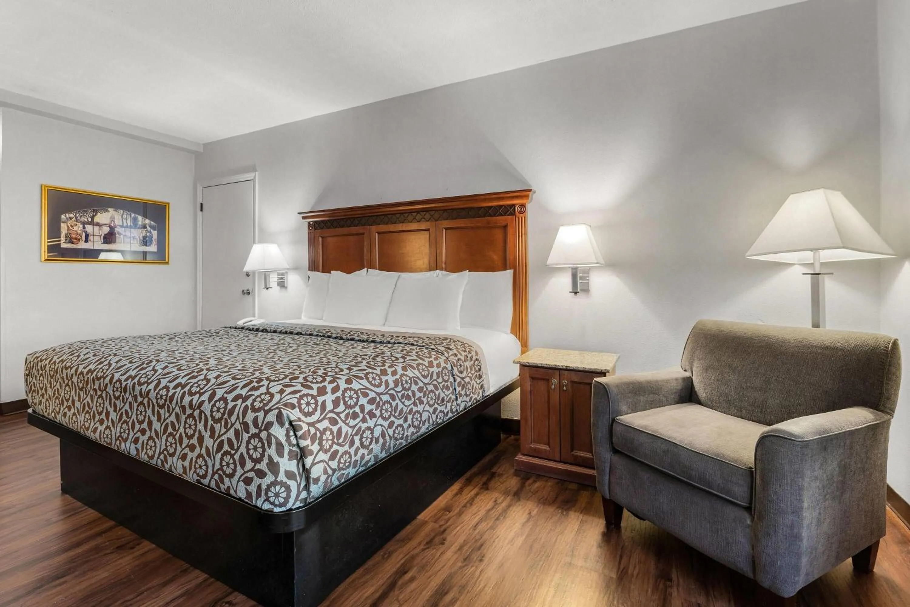 Bed in Days Inn by Wyndham Madisonville