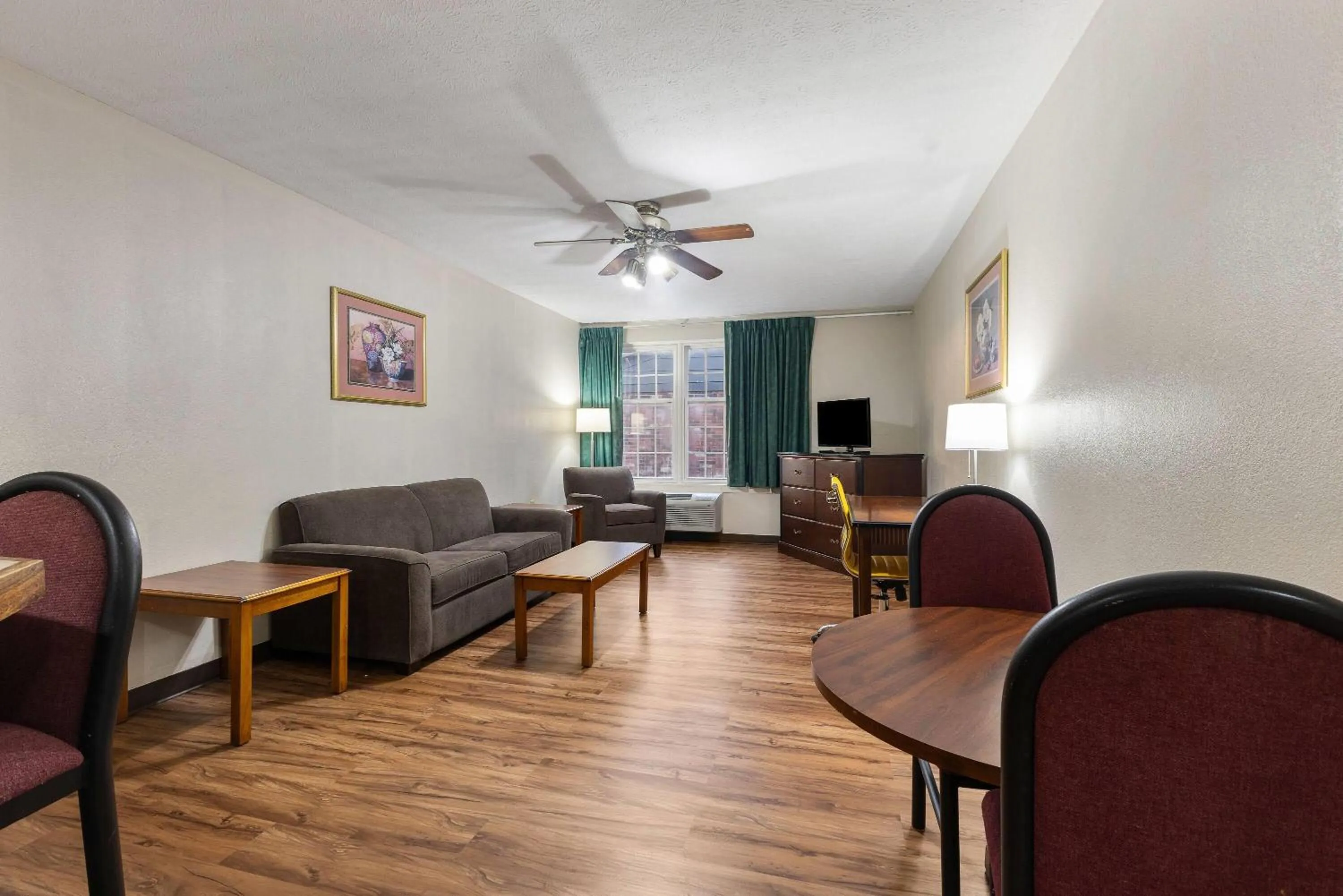 Photo of the whole room in Days Inn by Wyndham Madisonville
