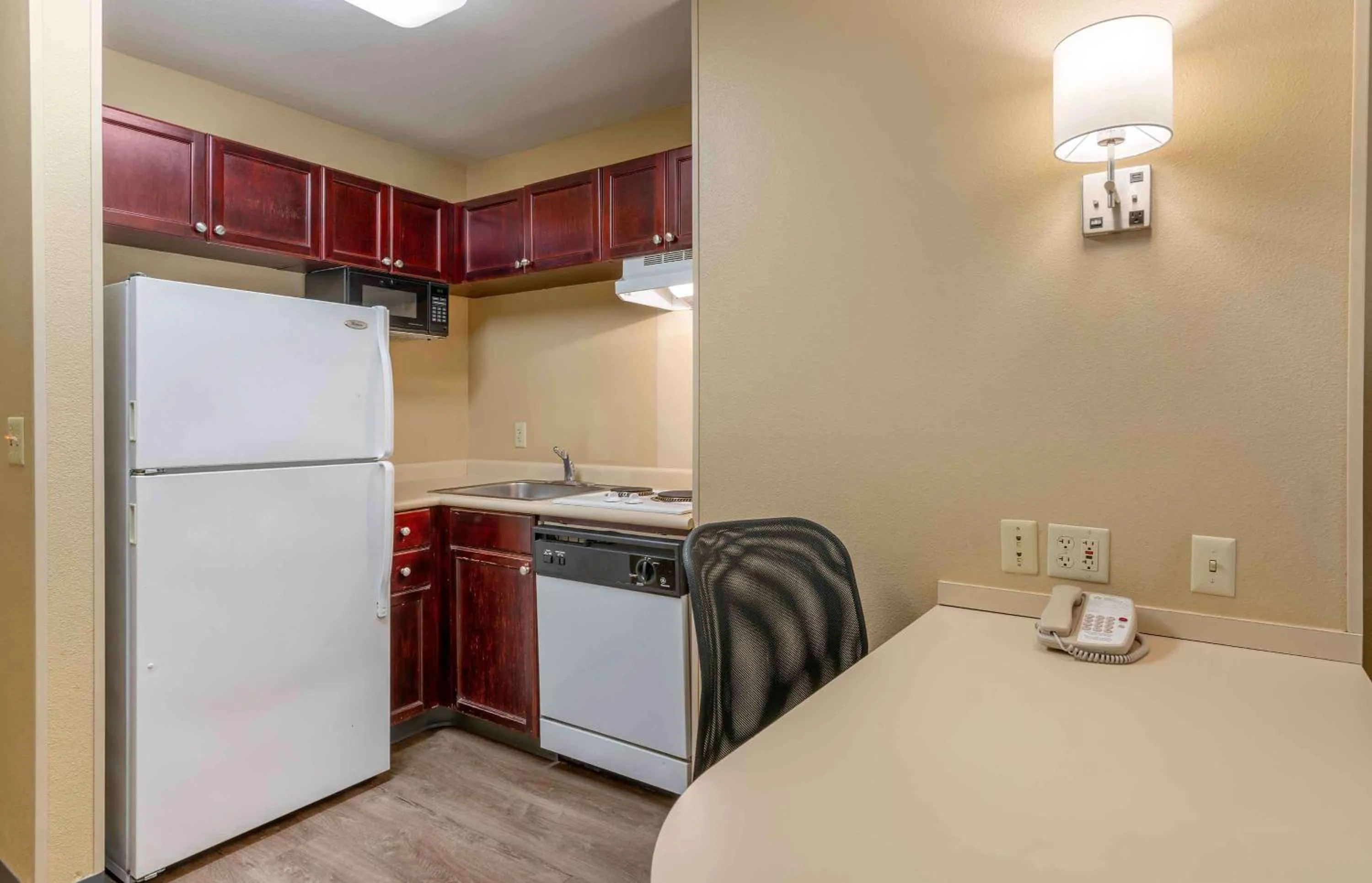 Kitchen or kitchenette in Extended Stay America Suites - Portland - Hillsboro
