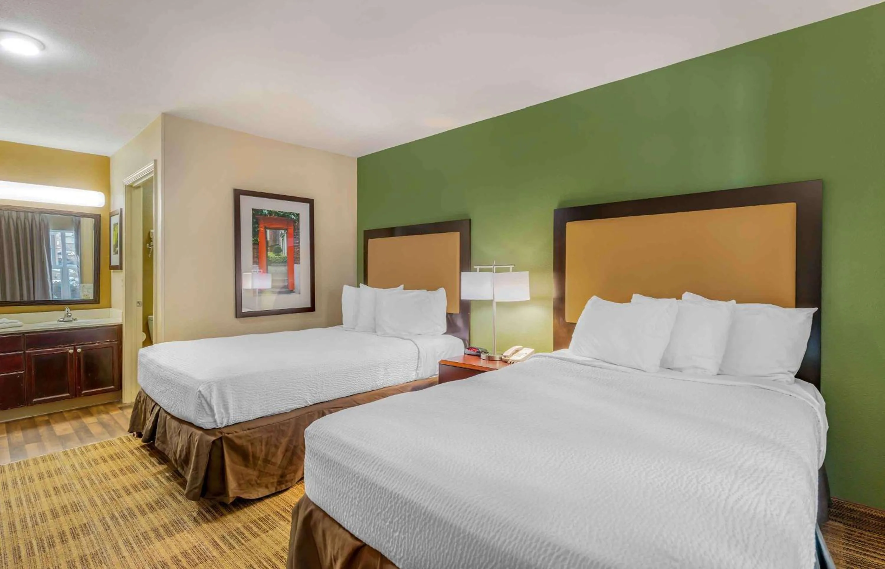 Bedroom, Bed in Extended Stay America Suites - Portland - Hillsboro