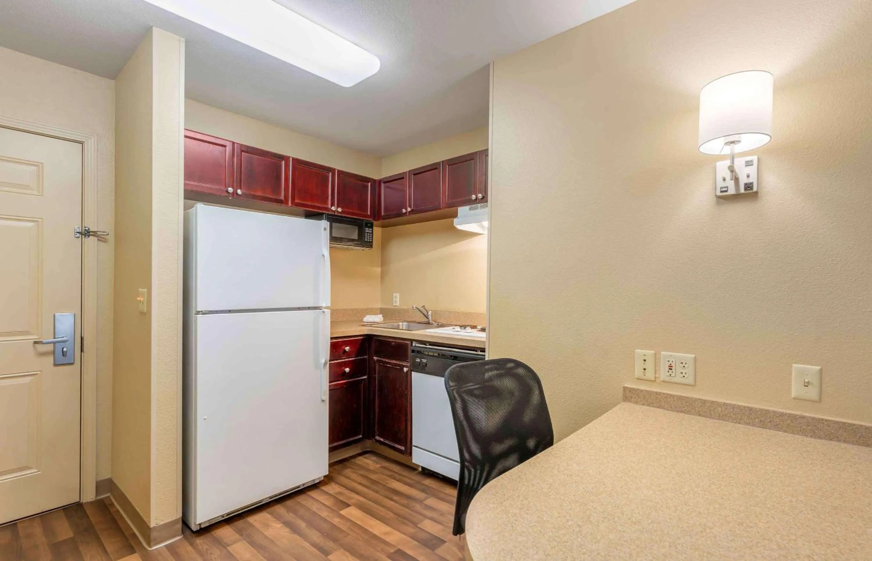 Kitchen or kitchenette in Extended Stay America Suites - Portland - Hillsboro