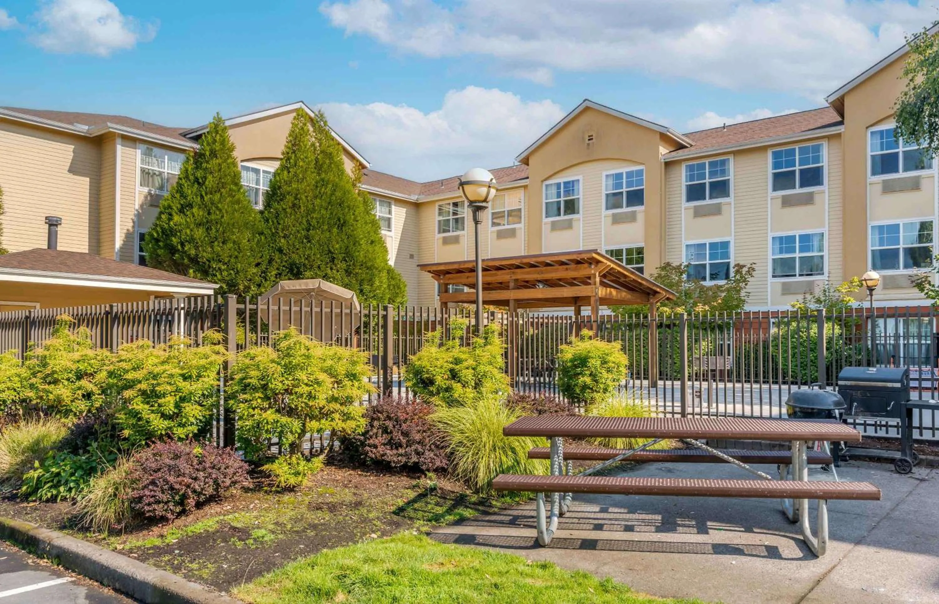 Property building in Extended Stay America Suites - Portland - Hillsboro