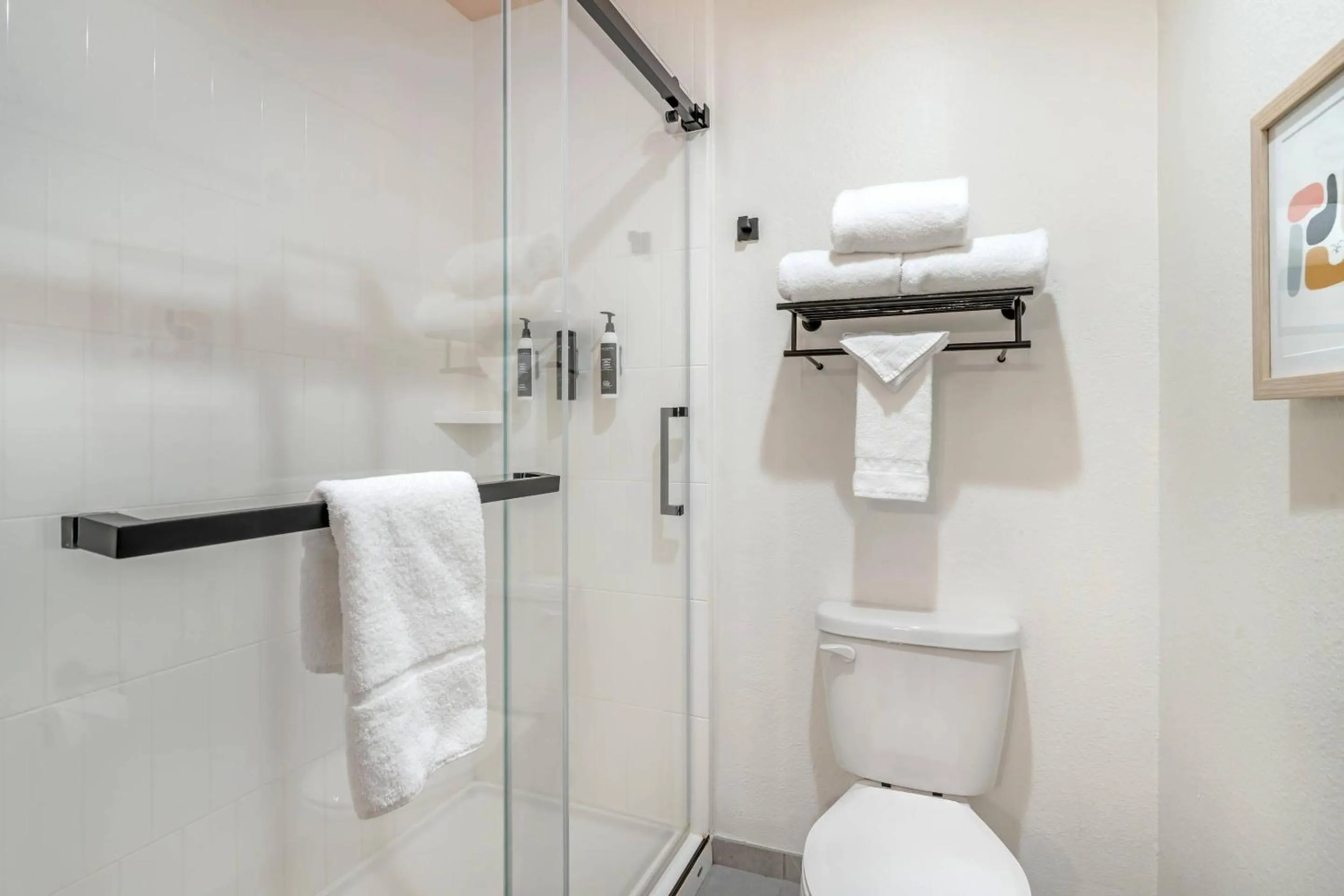 Bedroom in The Sandman Santa Rosa Sonoma, an Ascend Collection Hotel