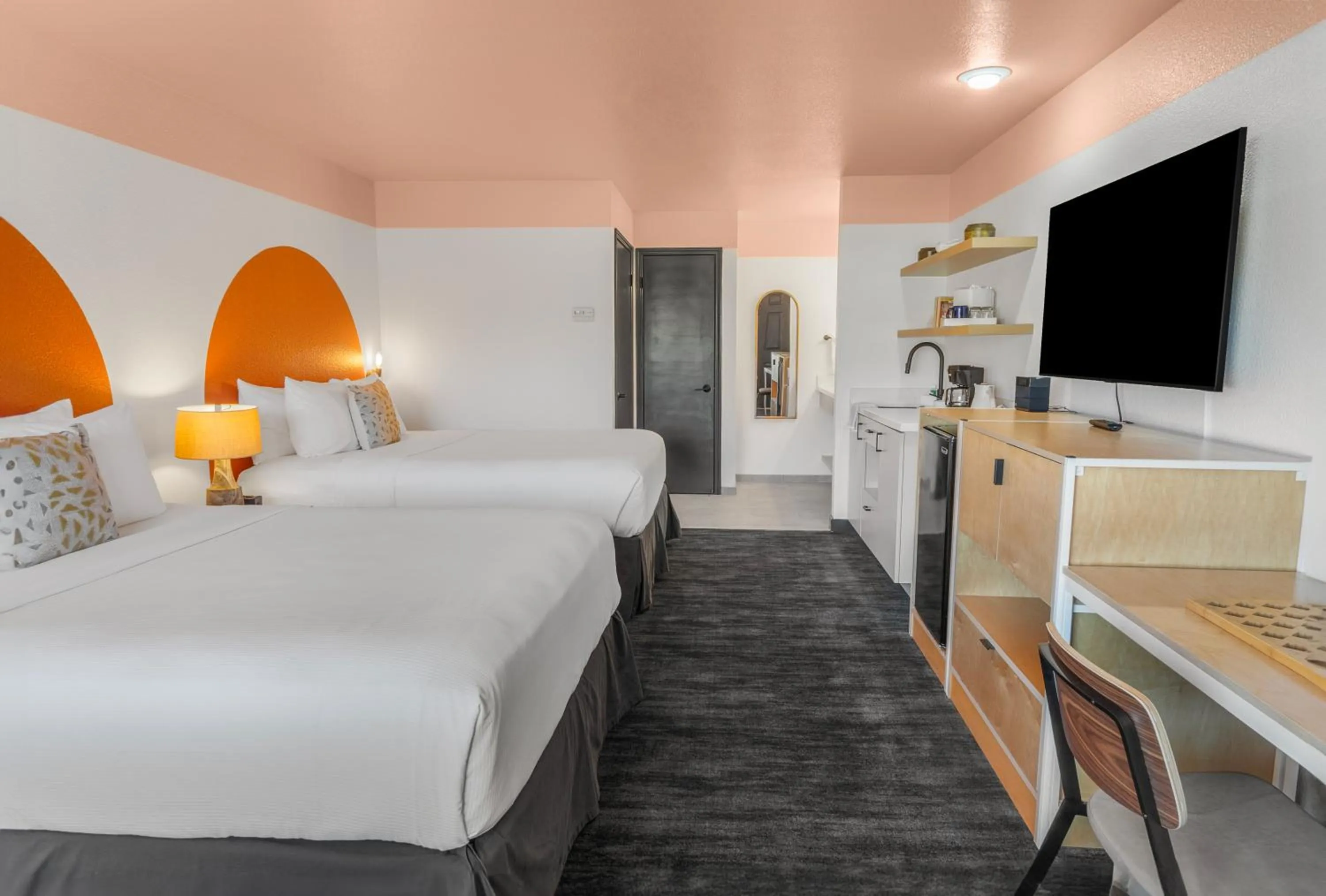 Photo of the whole room, Bed in The Sandman Santa Rosa Sonoma, an Ascend Collection Hotel