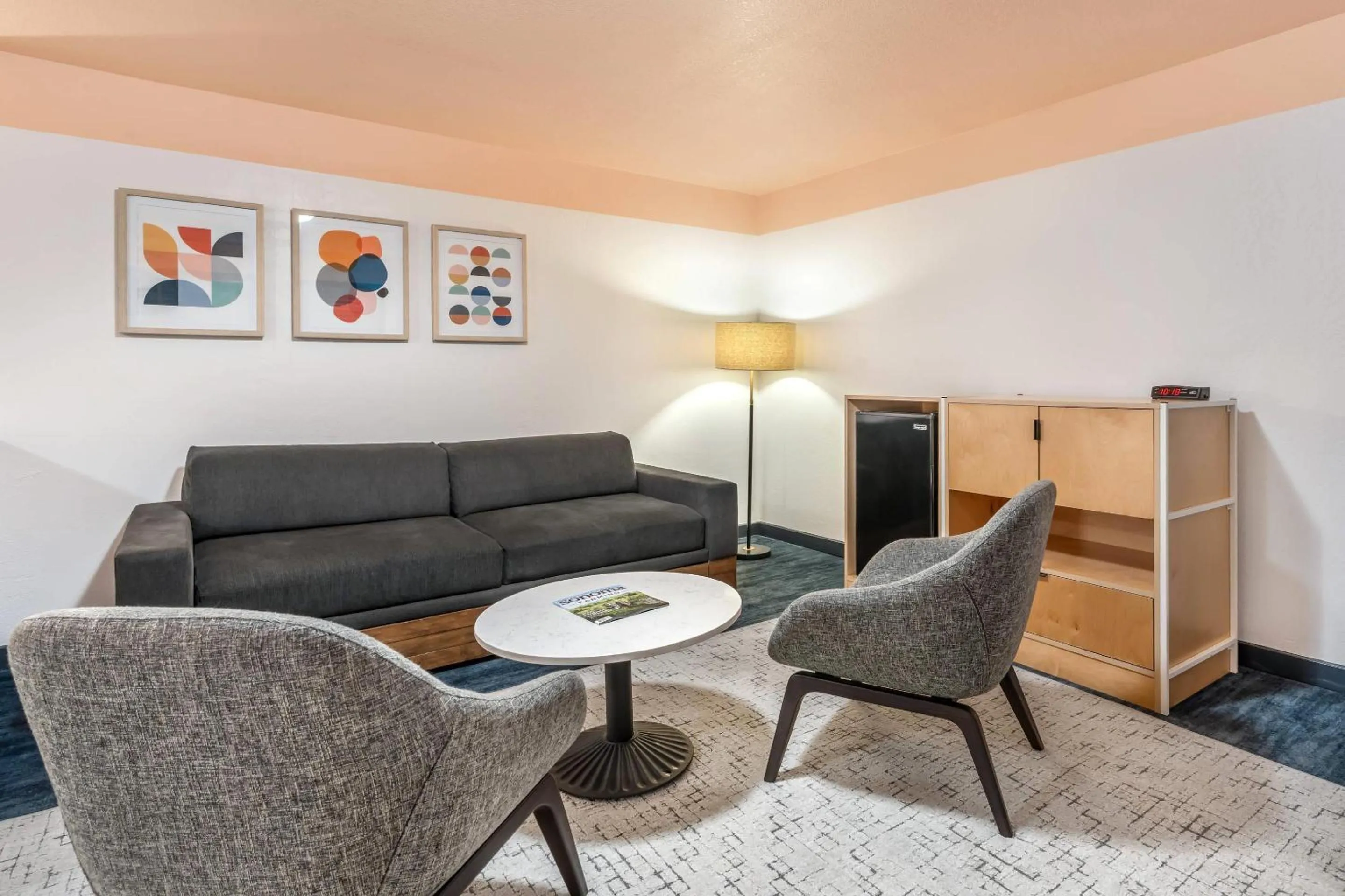 Bedroom in The Sandman Santa Rosa Sonoma, an Ascend Collection Hotel