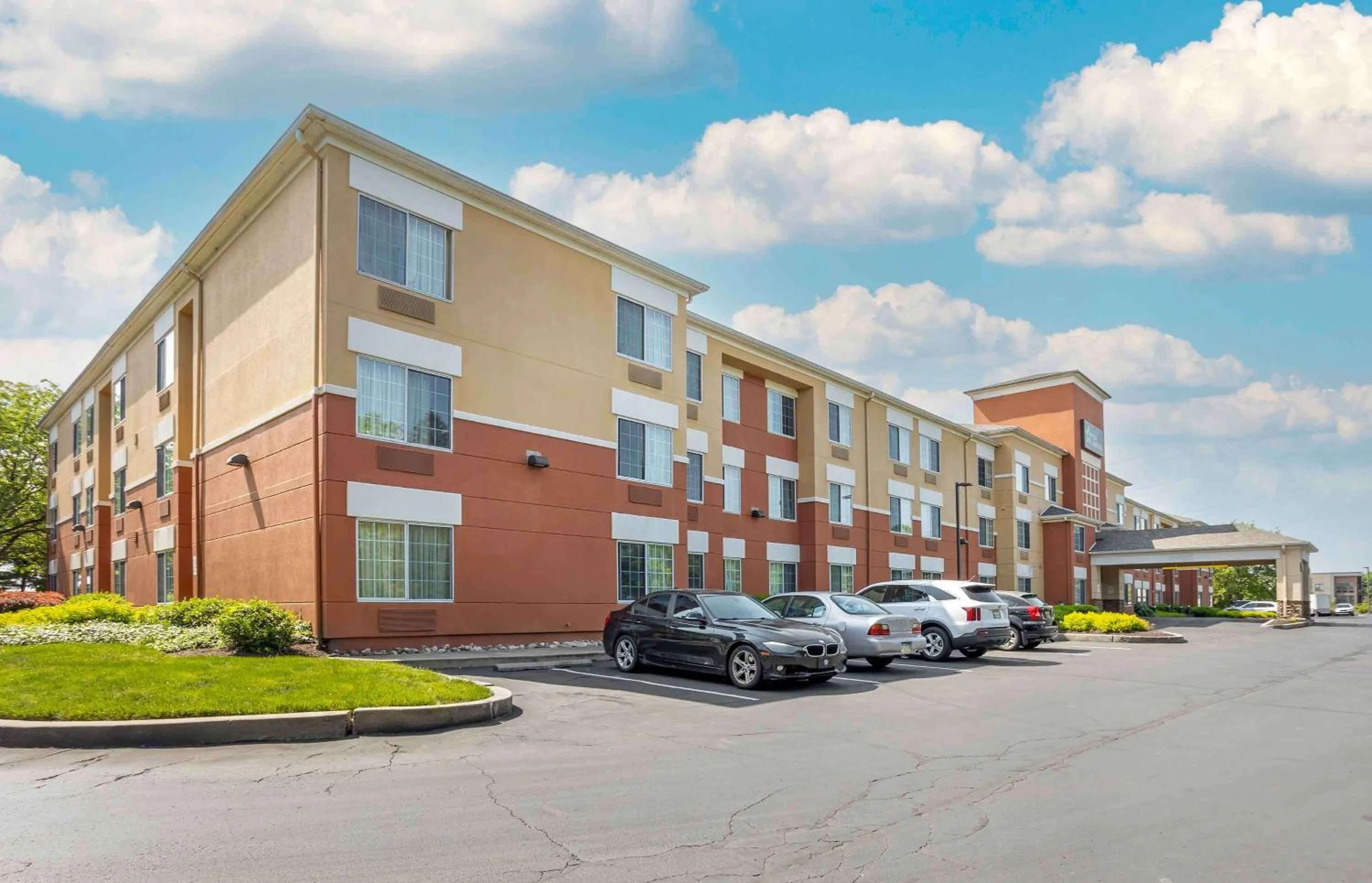 Property building in Extended Stay America Suites - Philadelphia - Horsham - Dresher Rd