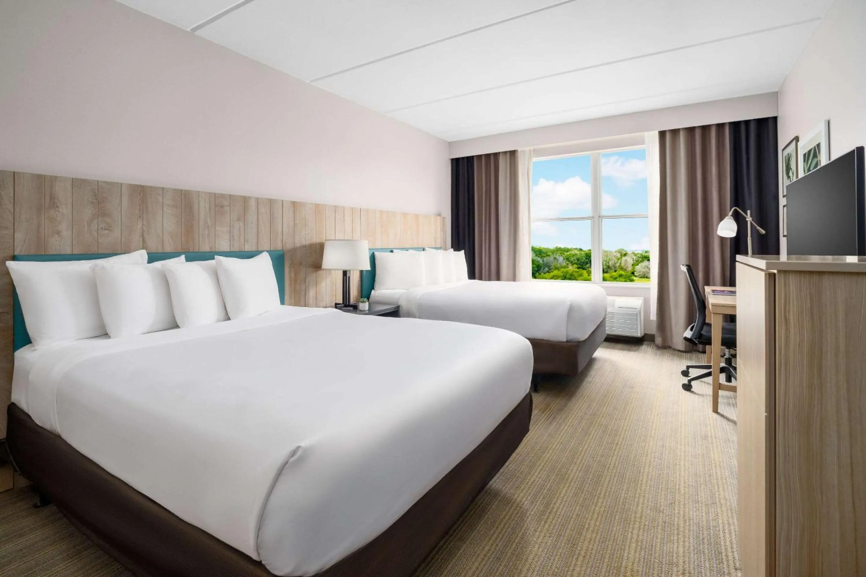 Bedroom, Bed in Country Inn & Suites by Radisson, Orlando Airport, FL