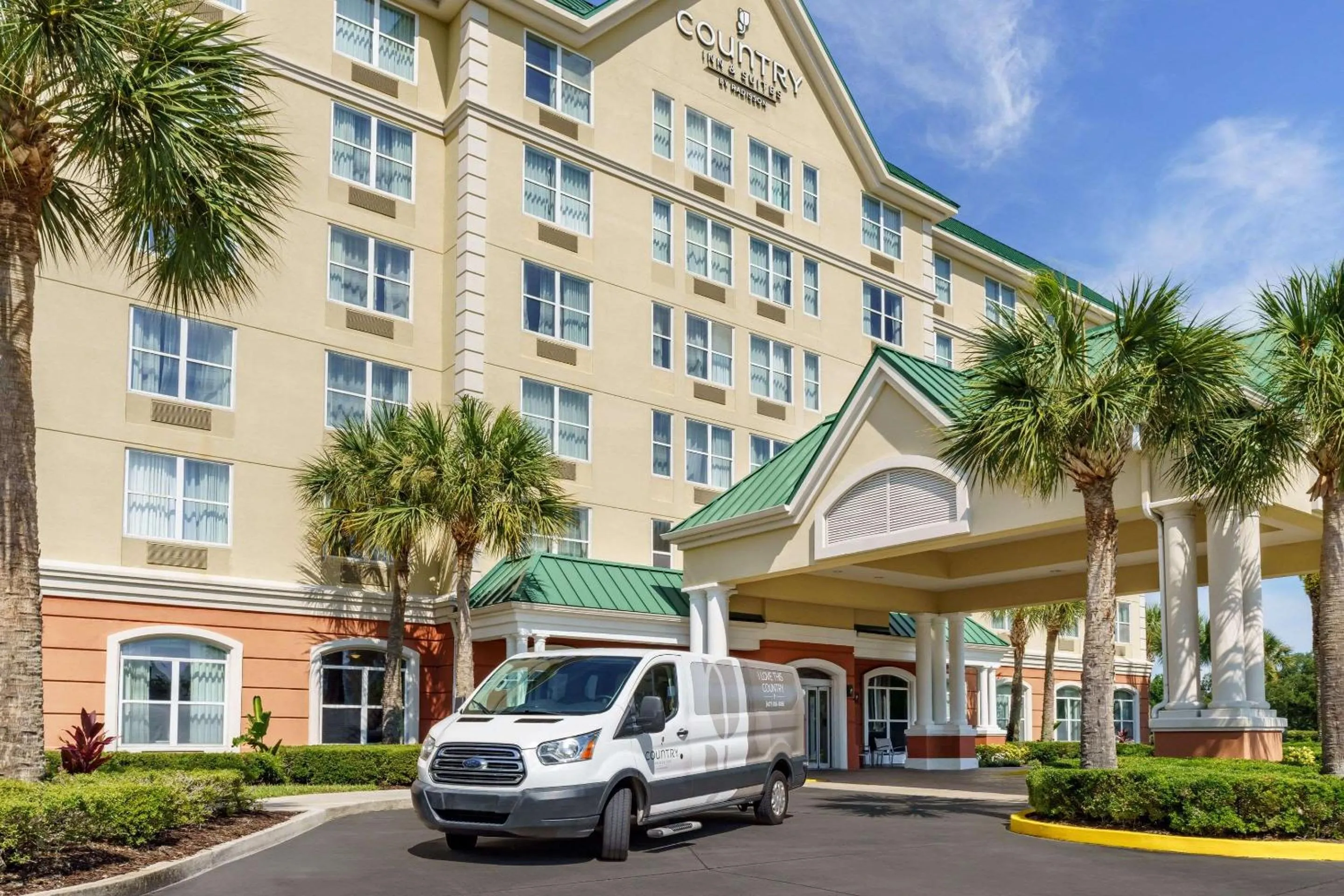 Property building in Country Inn & Suites by Radisson, Orlando Airport, FL