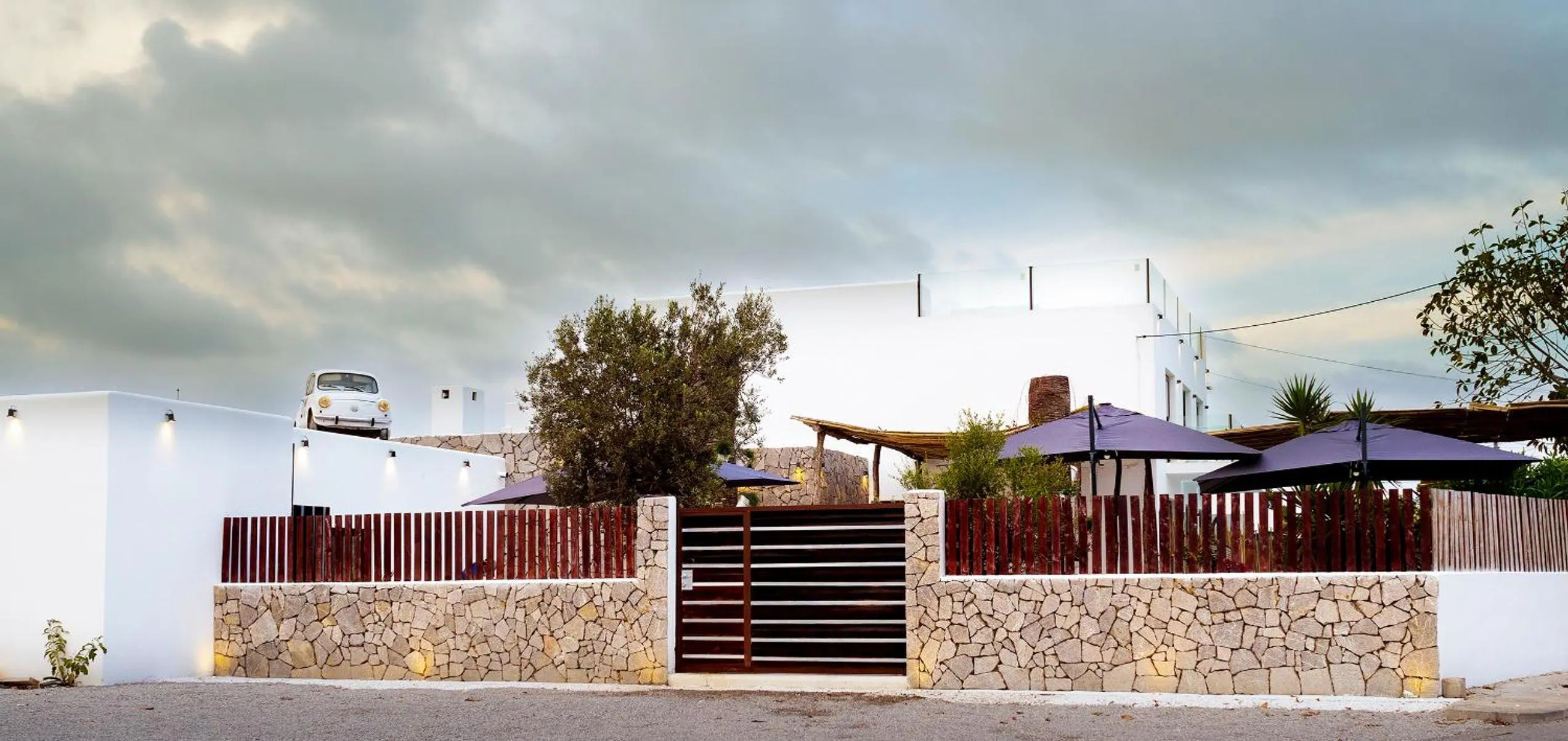 Facade/entrance in OM Hotels