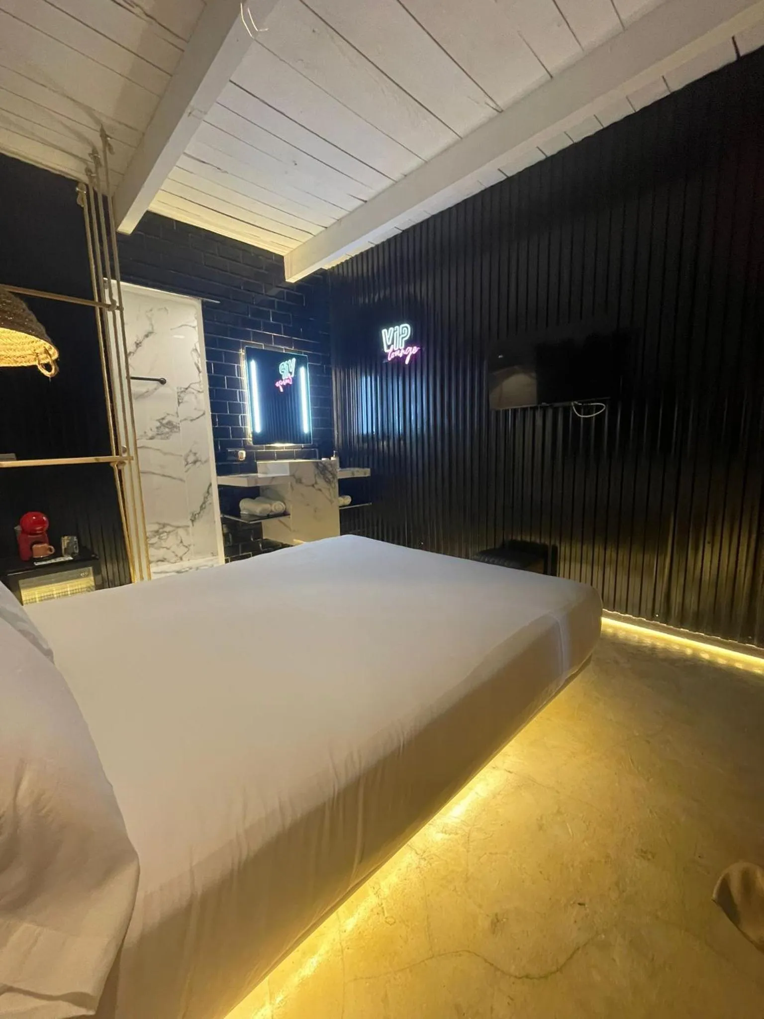 Property building, Bed in OM Hotels
