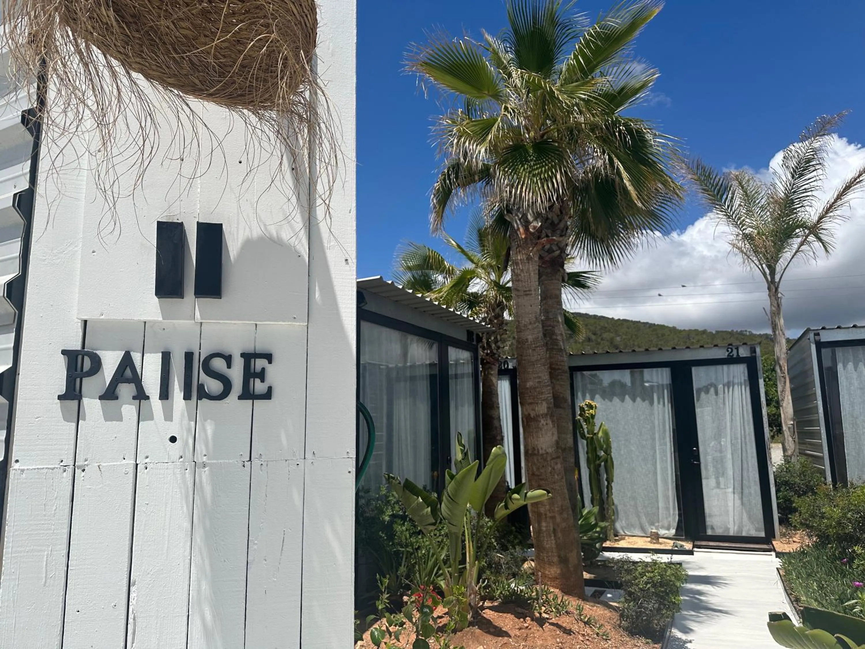 Facade/entrance in OM Hotels