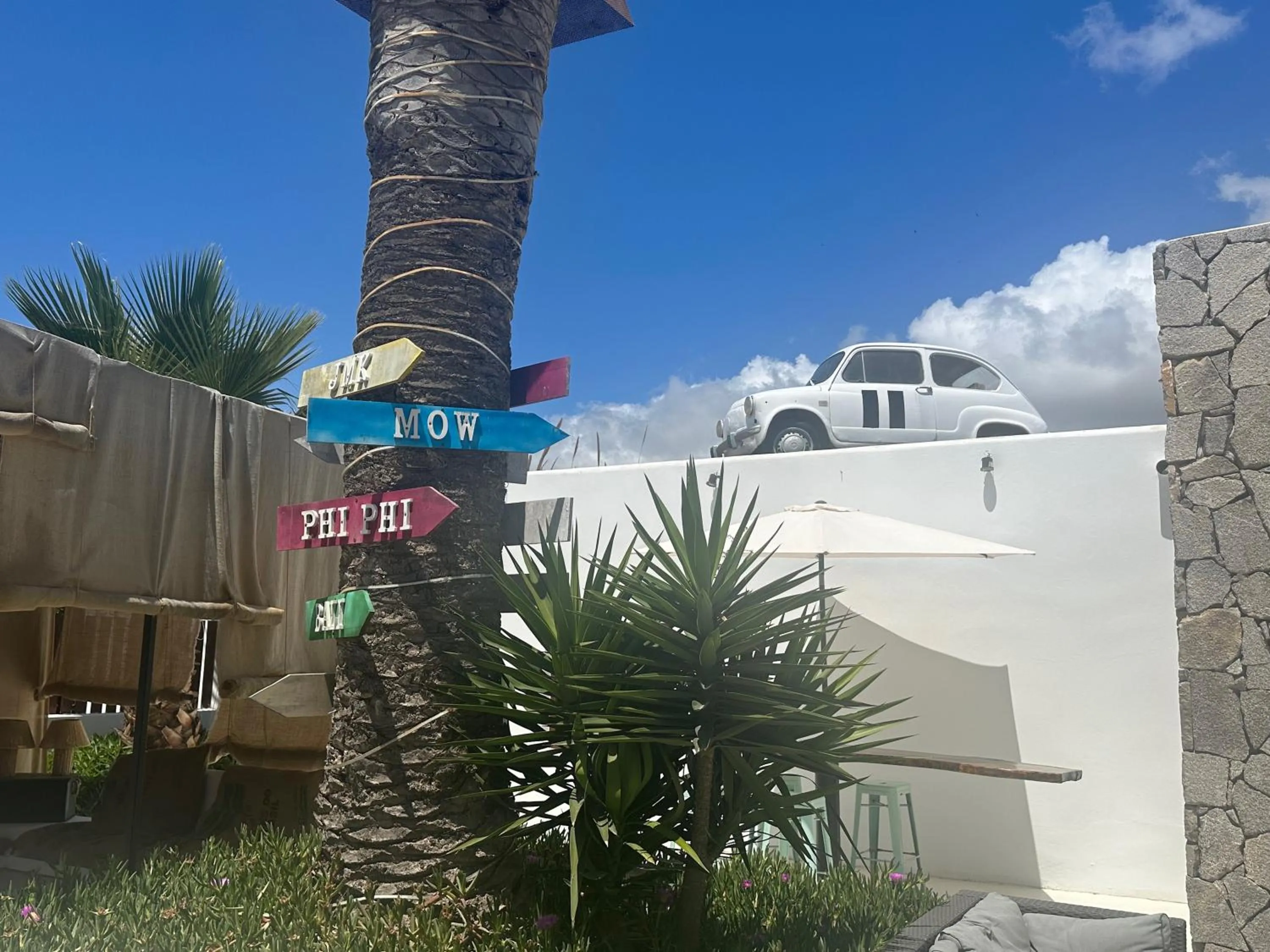 Facade/entrance in OM Hotels