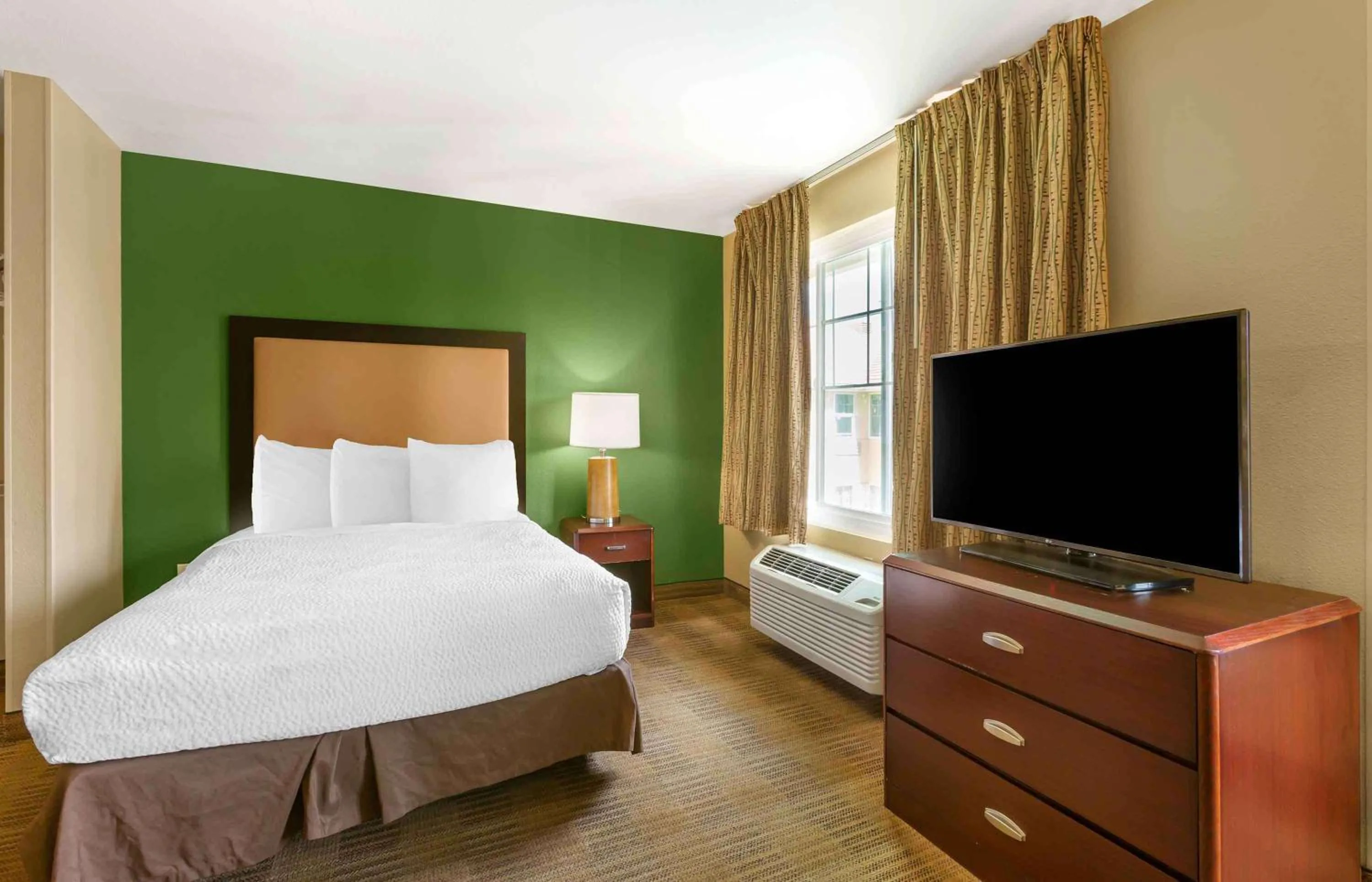 Bedroom, Bed in Extended Stay America Suites - Columbia - Columbia Corporate Park