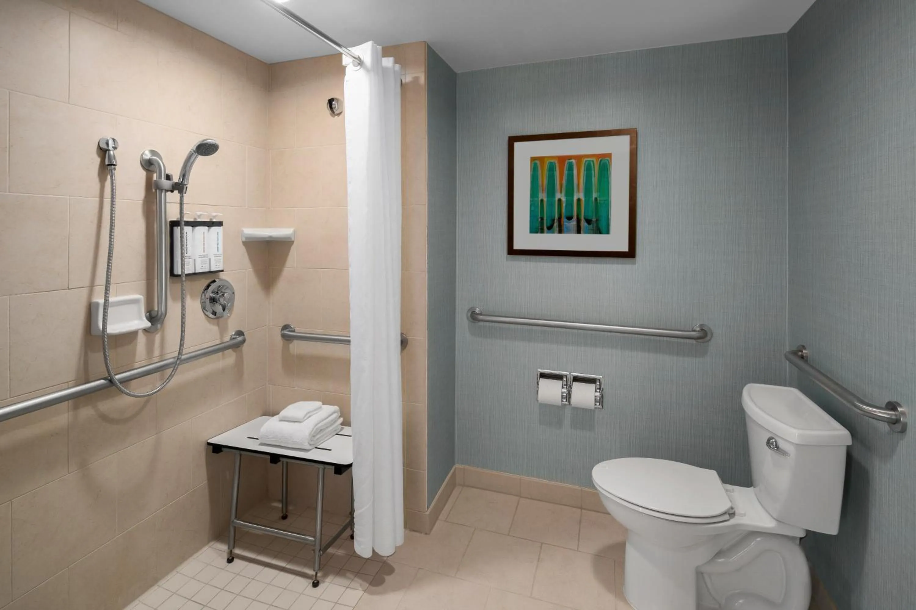 Bathroom in Hyatt Place Portland Airport/Cascade Station