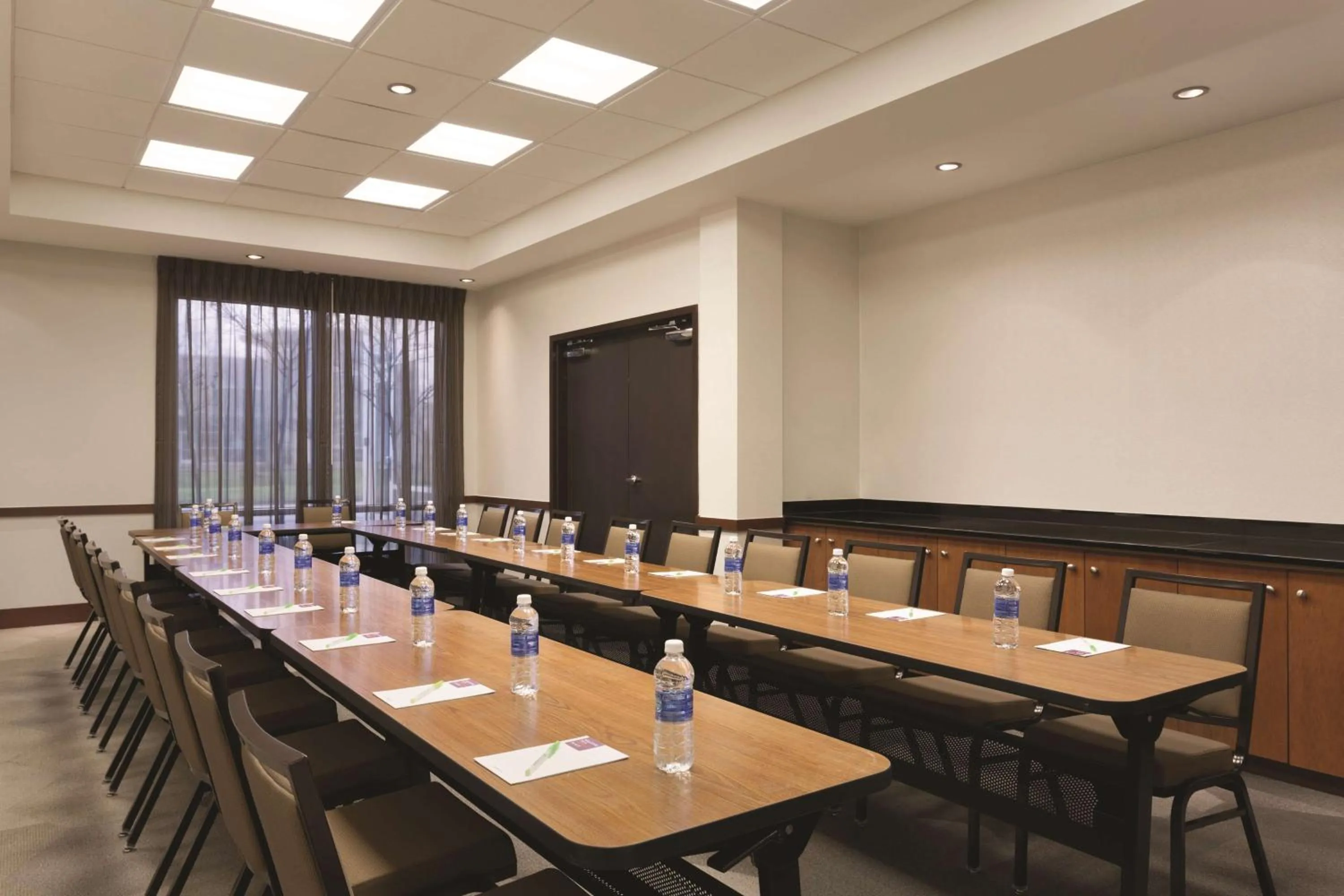 Meeting/conference room in Hyatt Place Portland Airport/Cascade Station