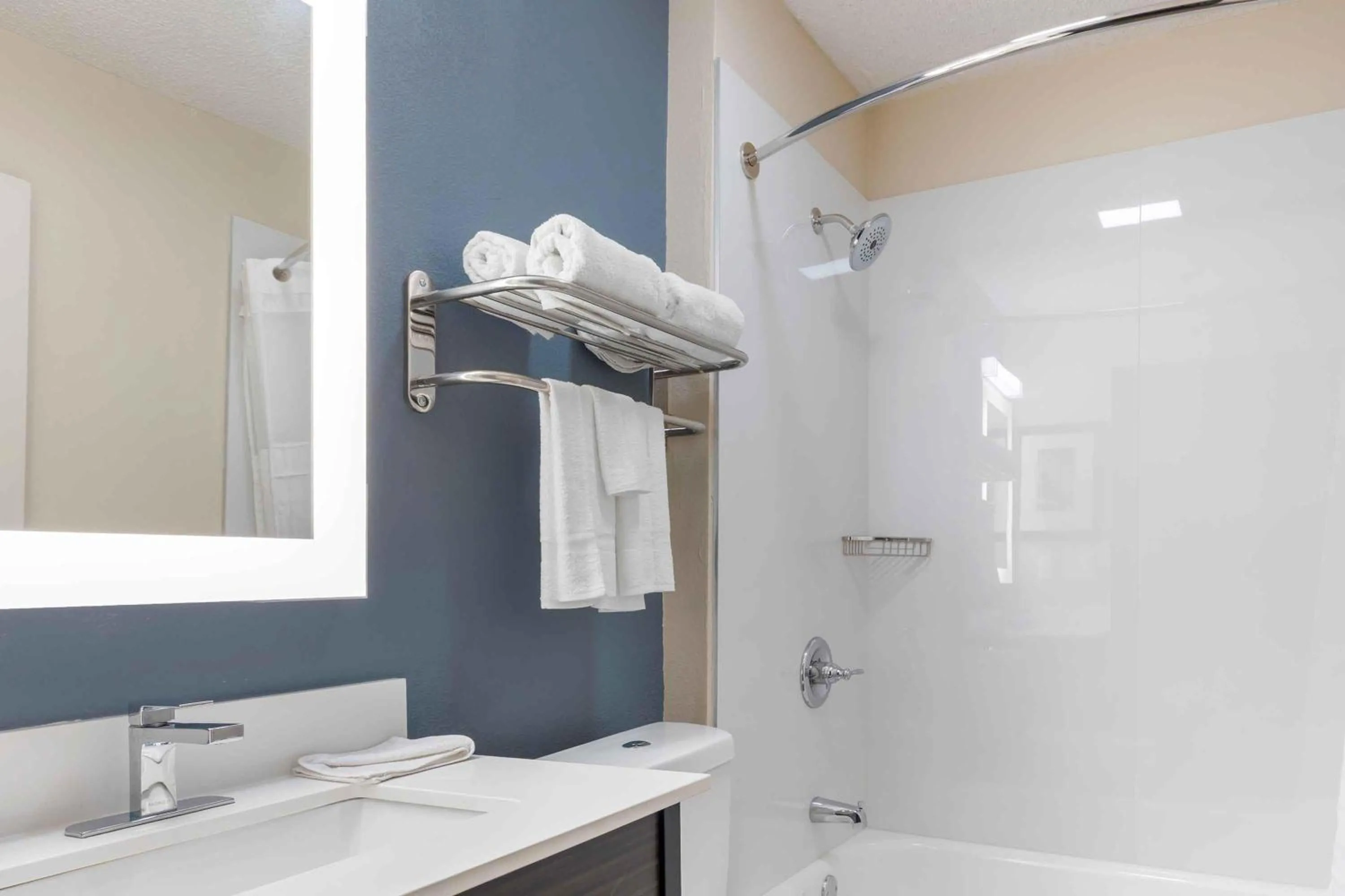 Bathroom in Extended Stay America Suites - Arlington - Six Flags