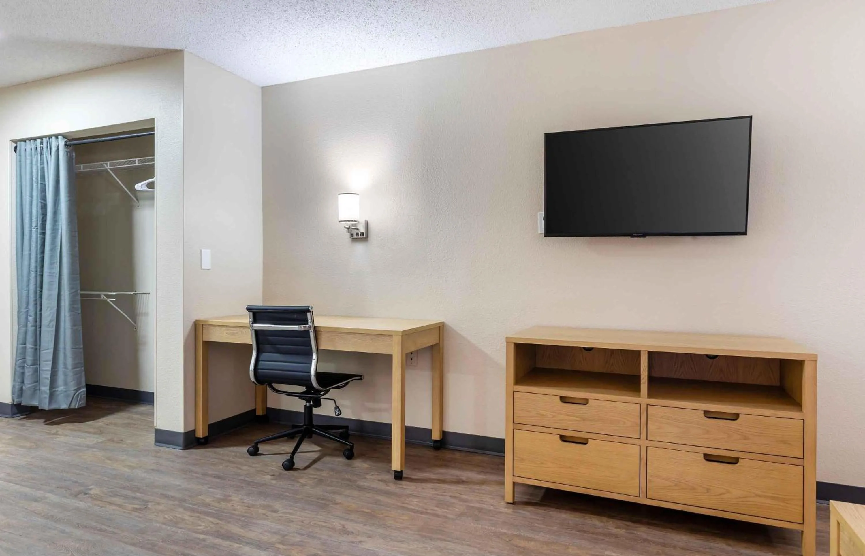 Bedroom in Extended Stay America Suites - Arlington - Six Flags