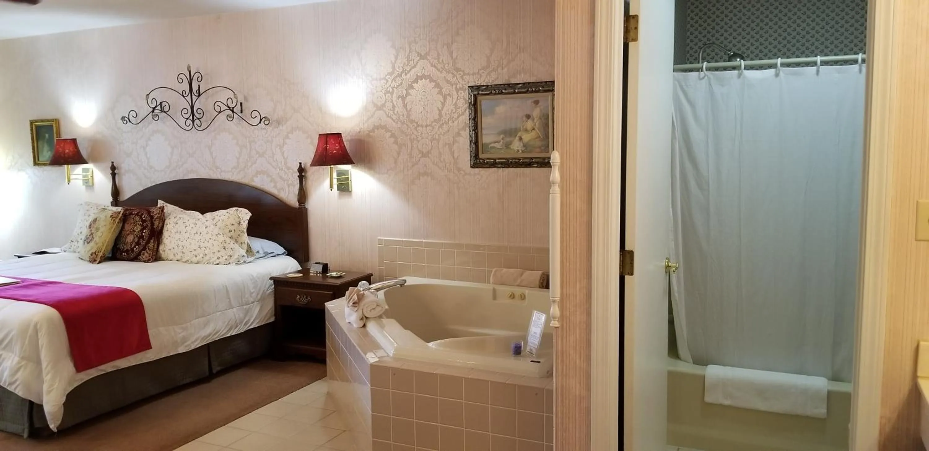 Bed in Evening Shade Inn