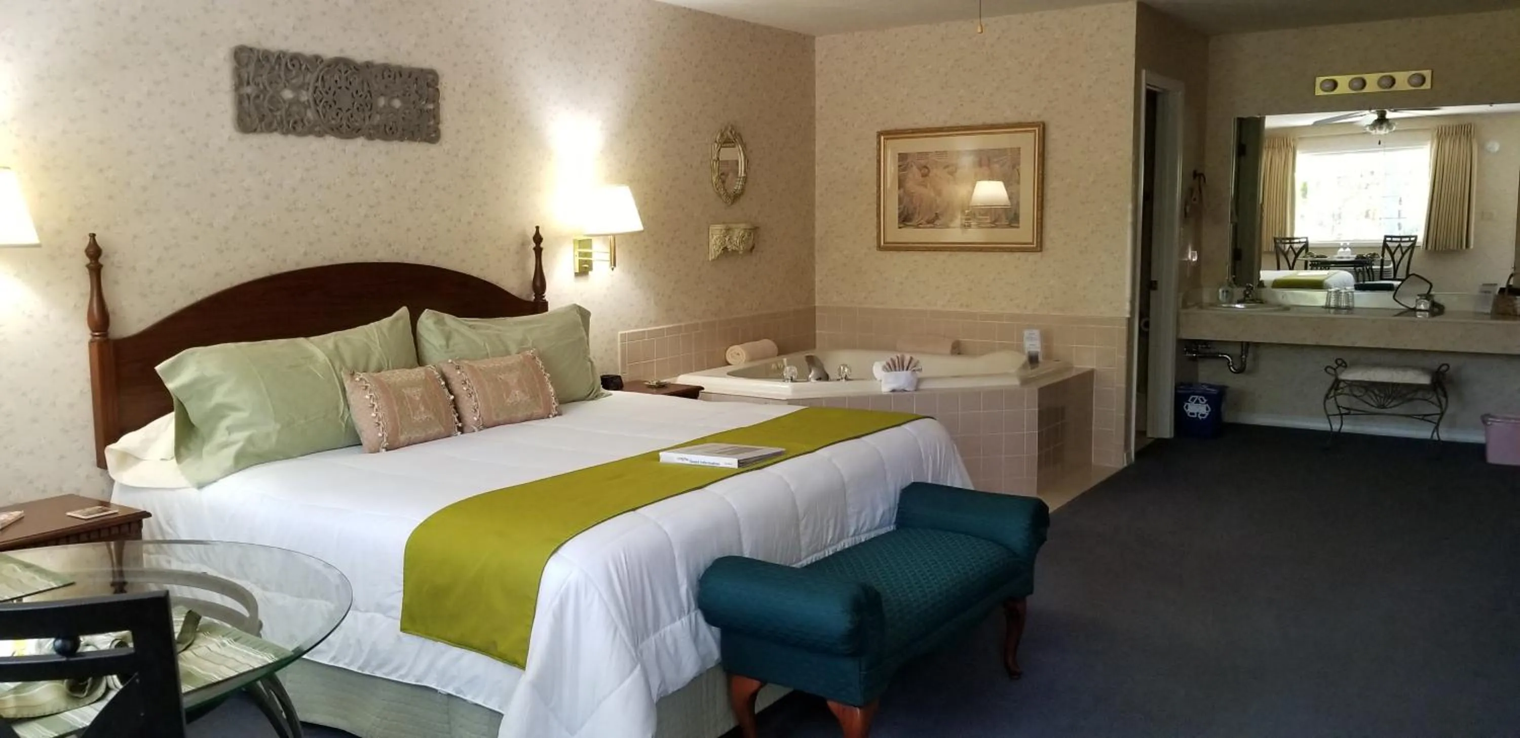 Bed in Evening Shade Inn