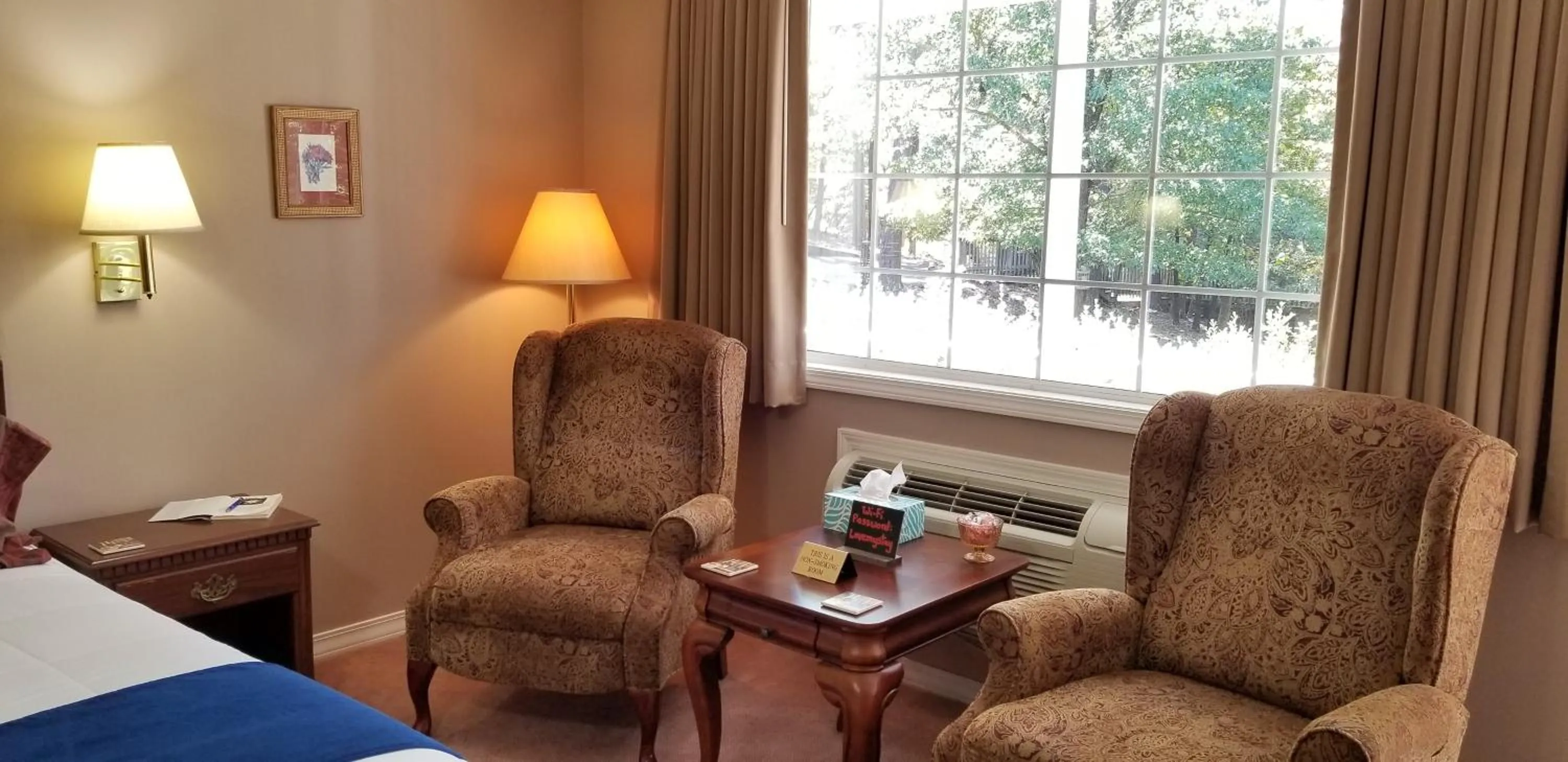 Bed in Evening Shade Inn