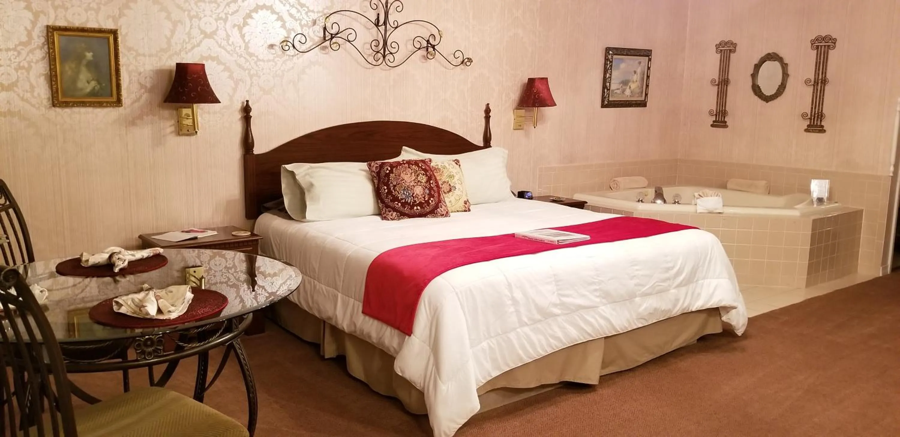 Bed in Evening Shade Inn