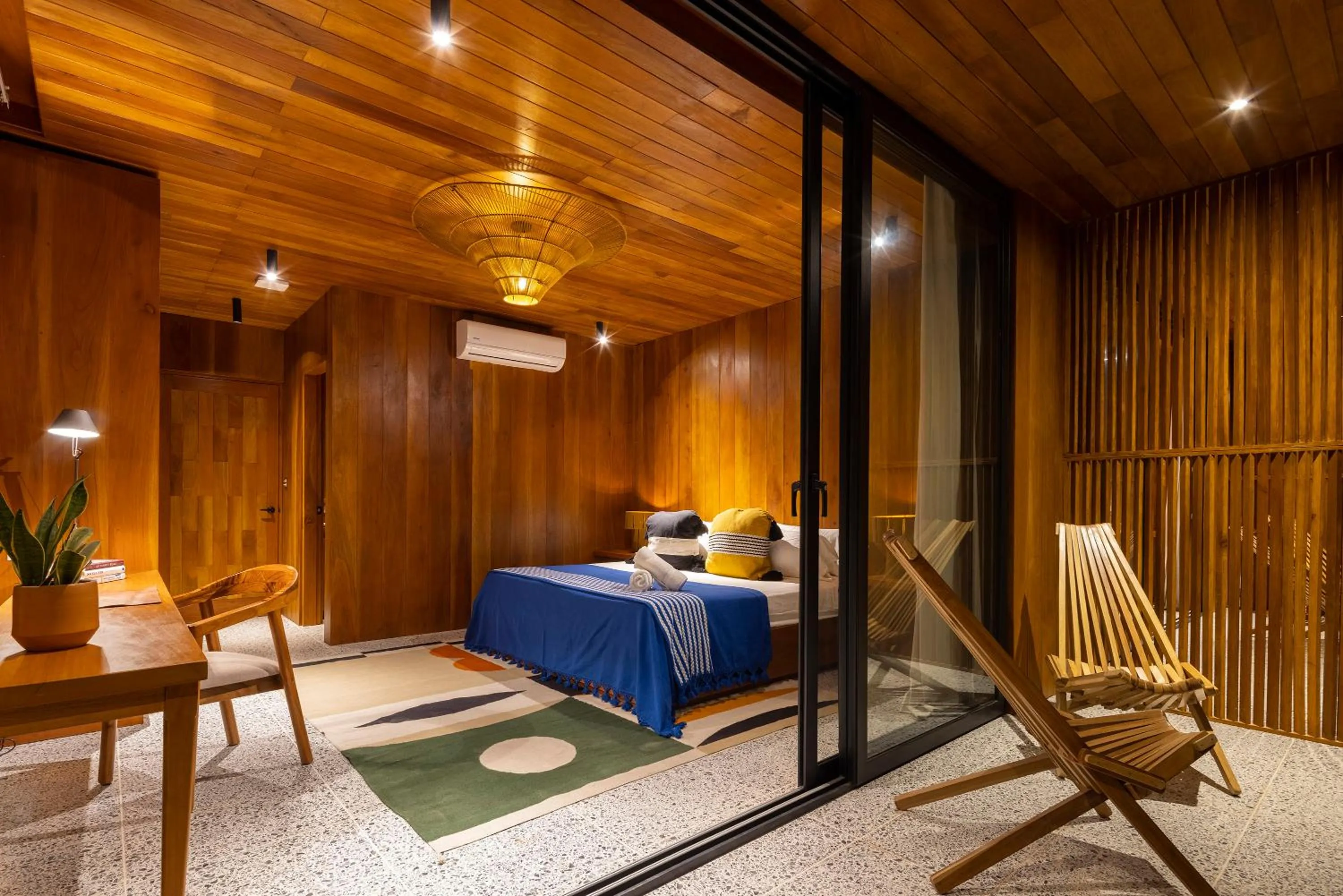 Photo of the whole room, Bed in Somos