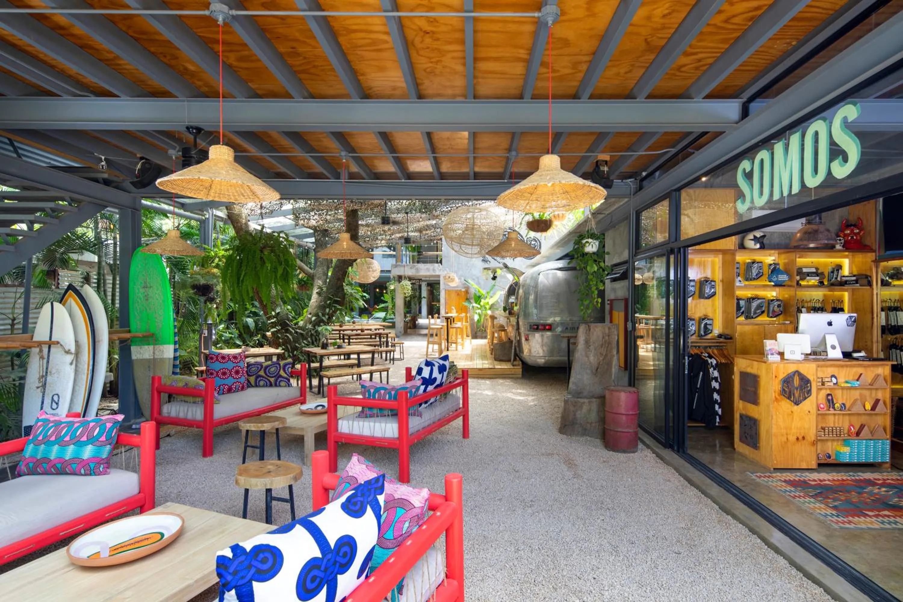 Restaurant/places to eat in Somos