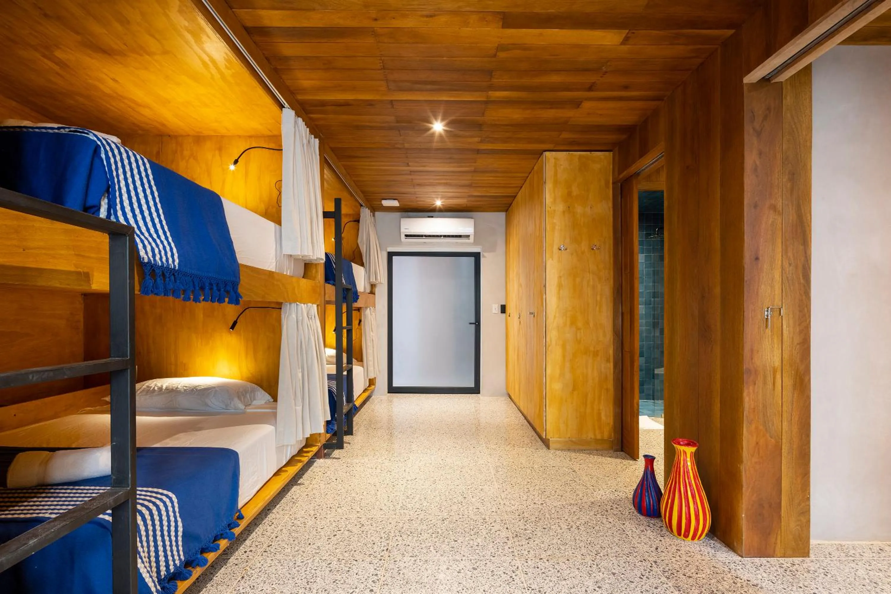 Photo of the whole room, Bed in Somos