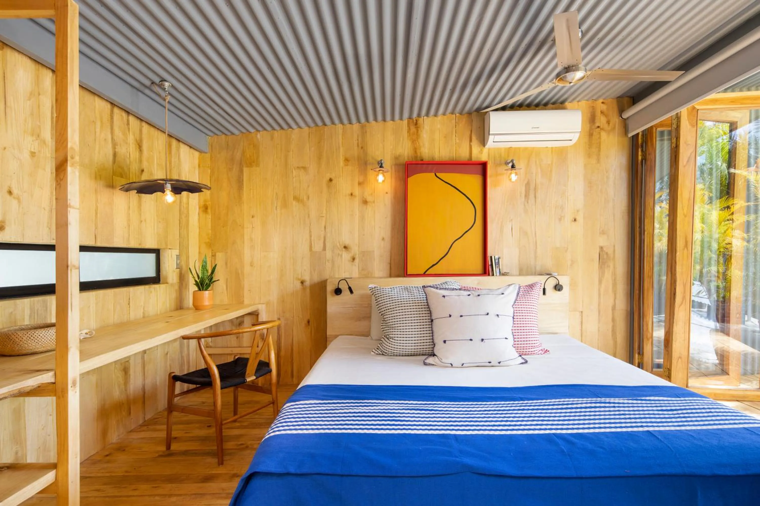 Photo of the whole room, Bed in Somos