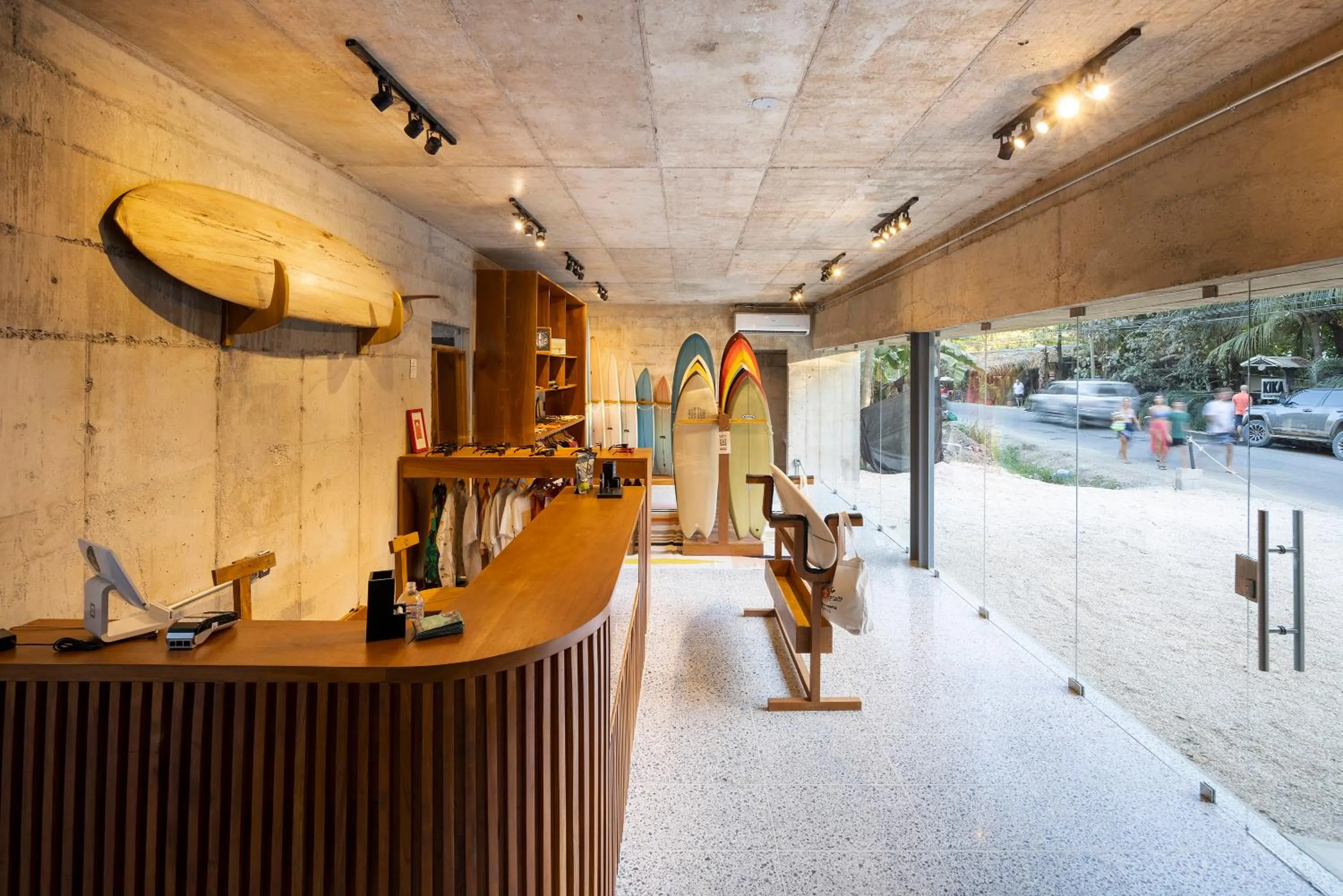 On-site shops in Somos