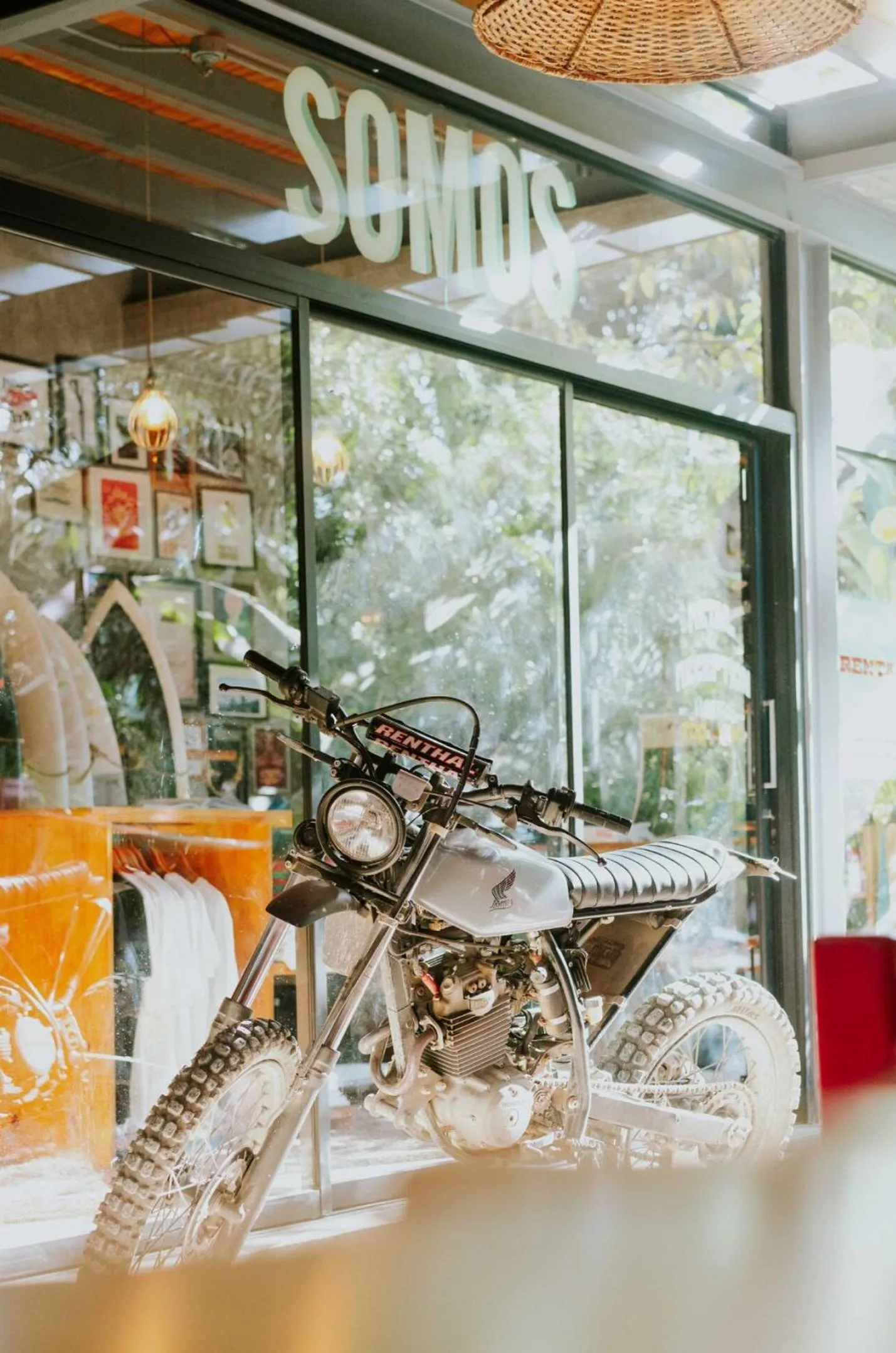 On-site shops in Somos