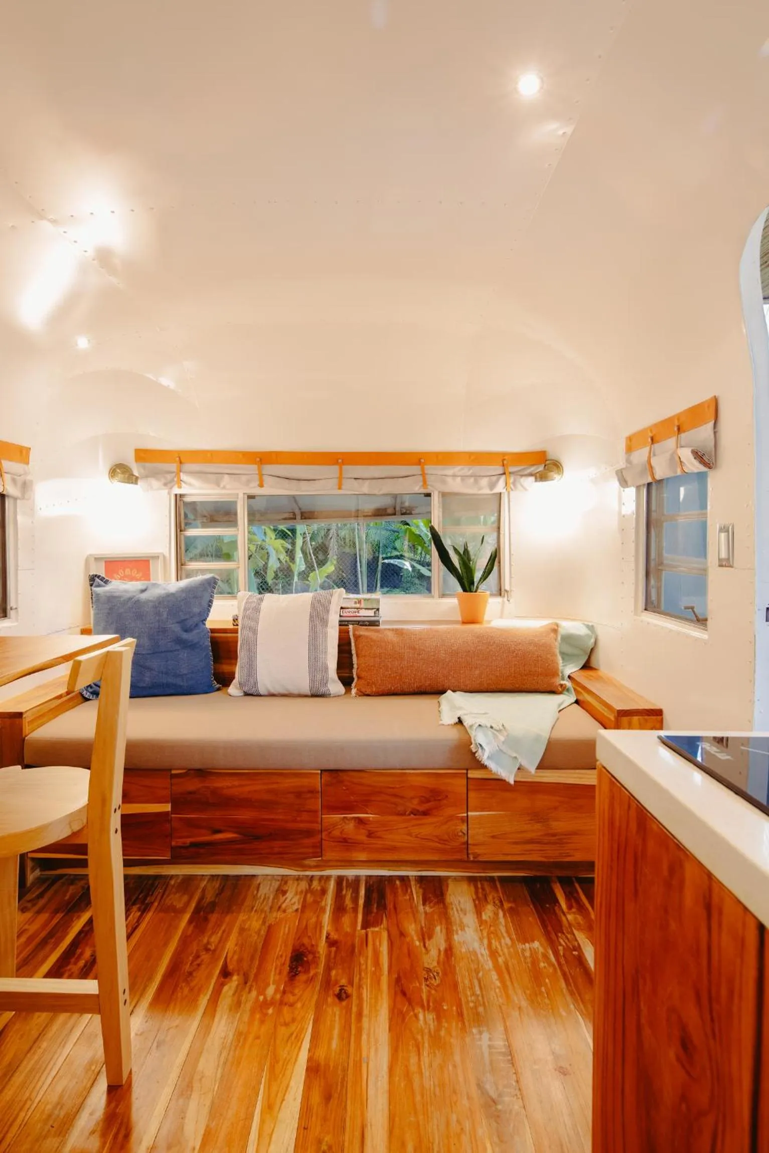 Seating area, Bed in Somos