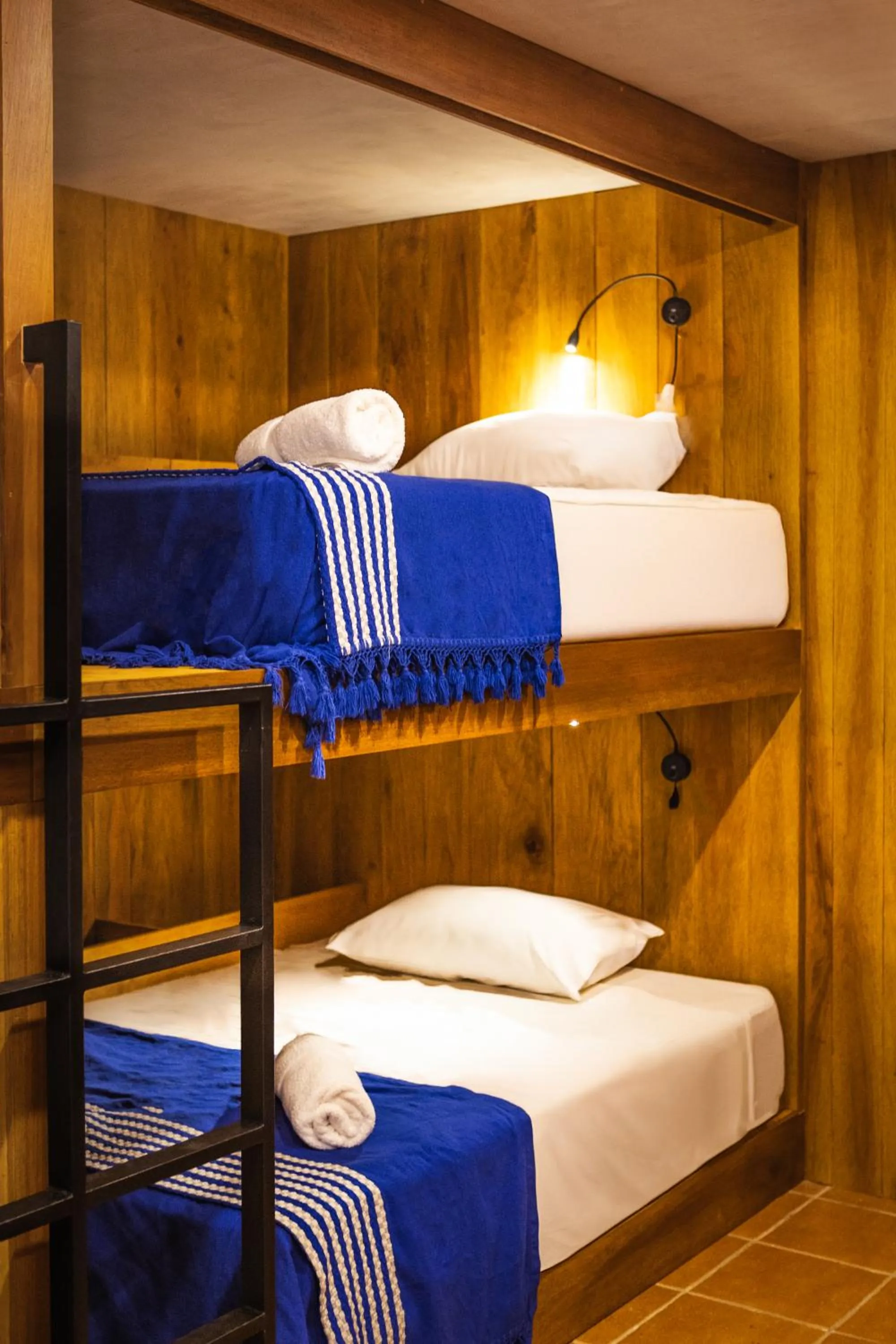 Bedroom, Bed in Somos