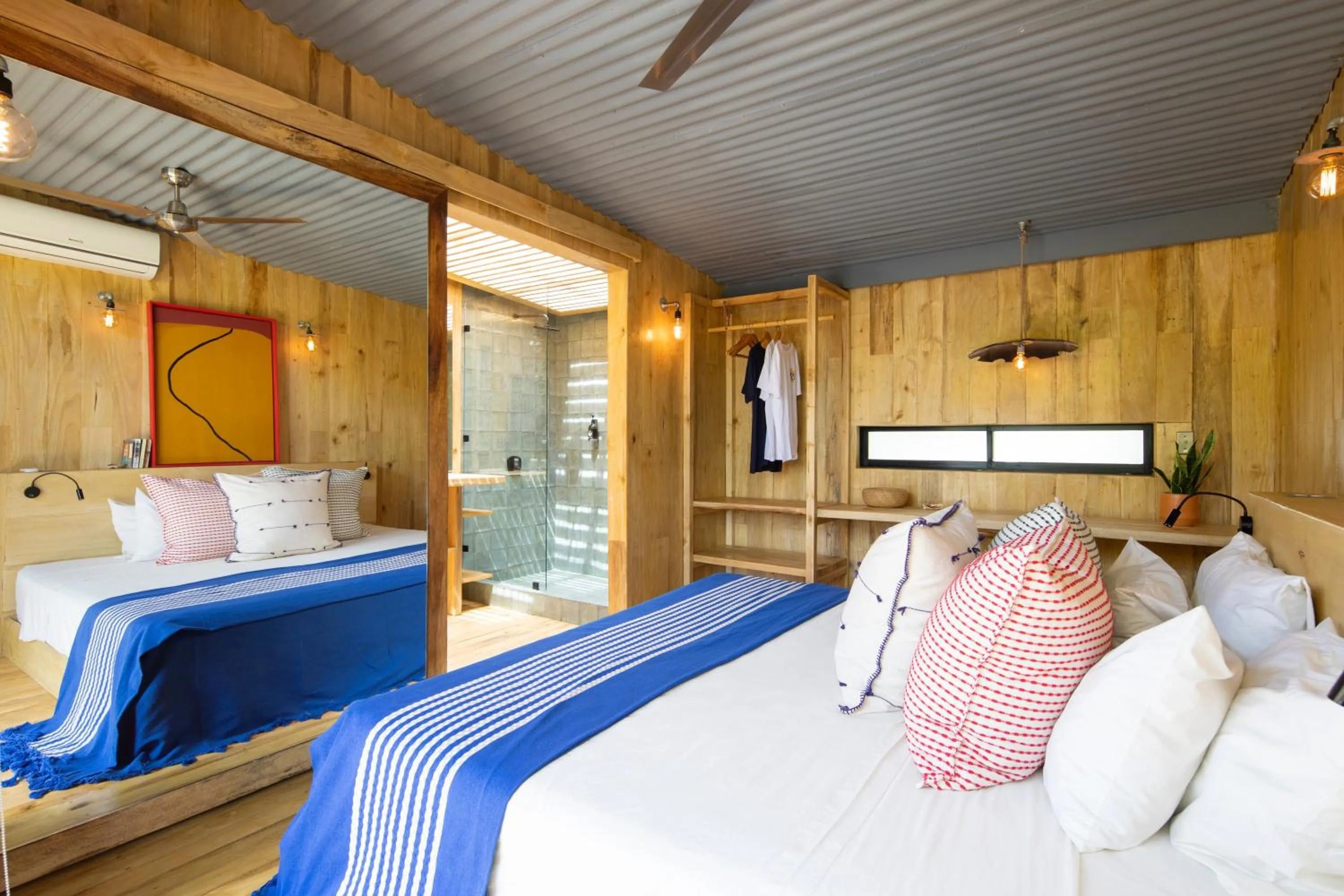 Photo of the whole room, Bed in Somos