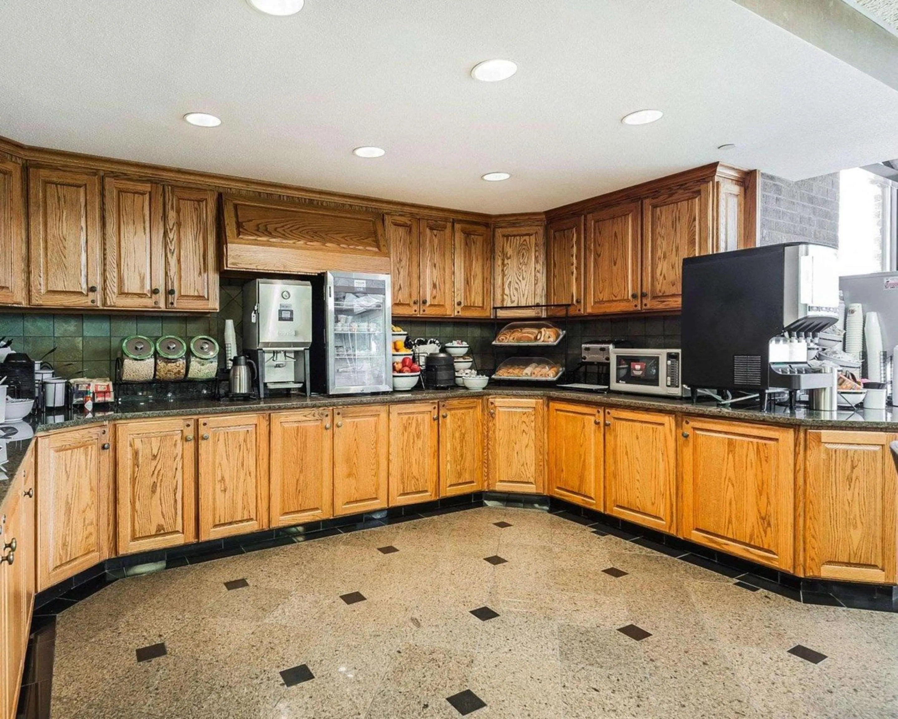 Restaurant/places to eat in Comfort Inn Denver East