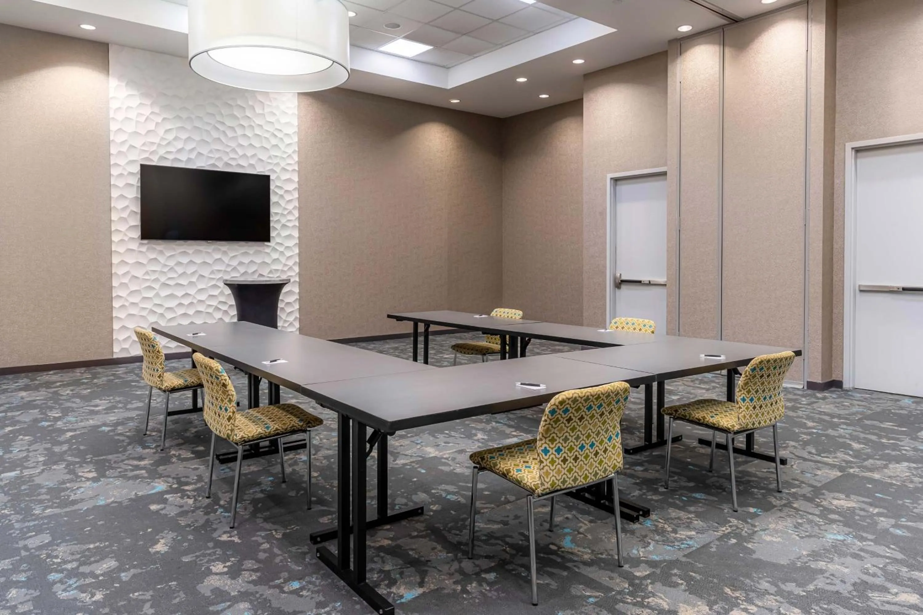 Meeting/conference room in Aloft Jacksonville Tapestry Park