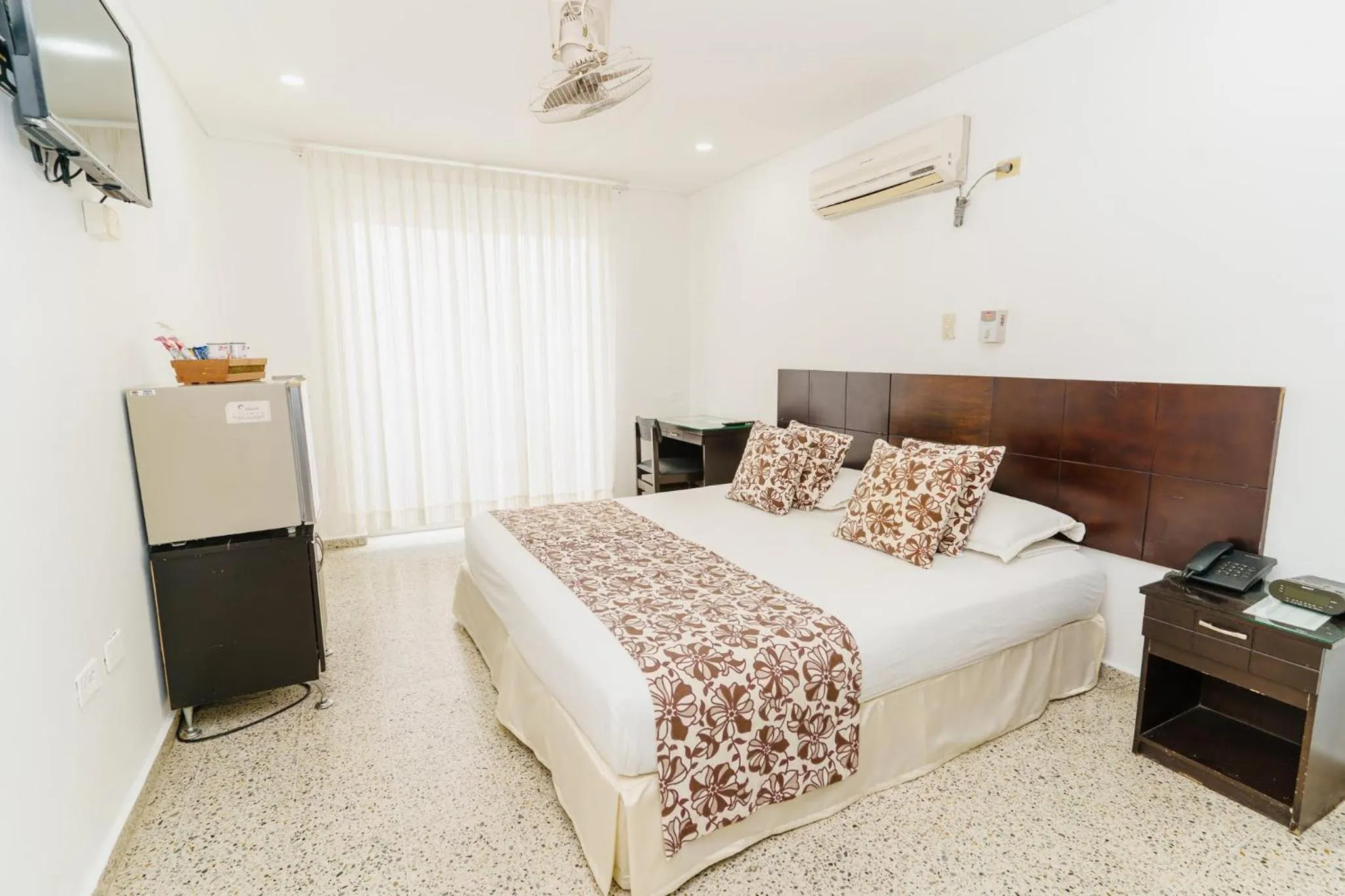 TV and multimedia, Bed in Hotel Las Molas