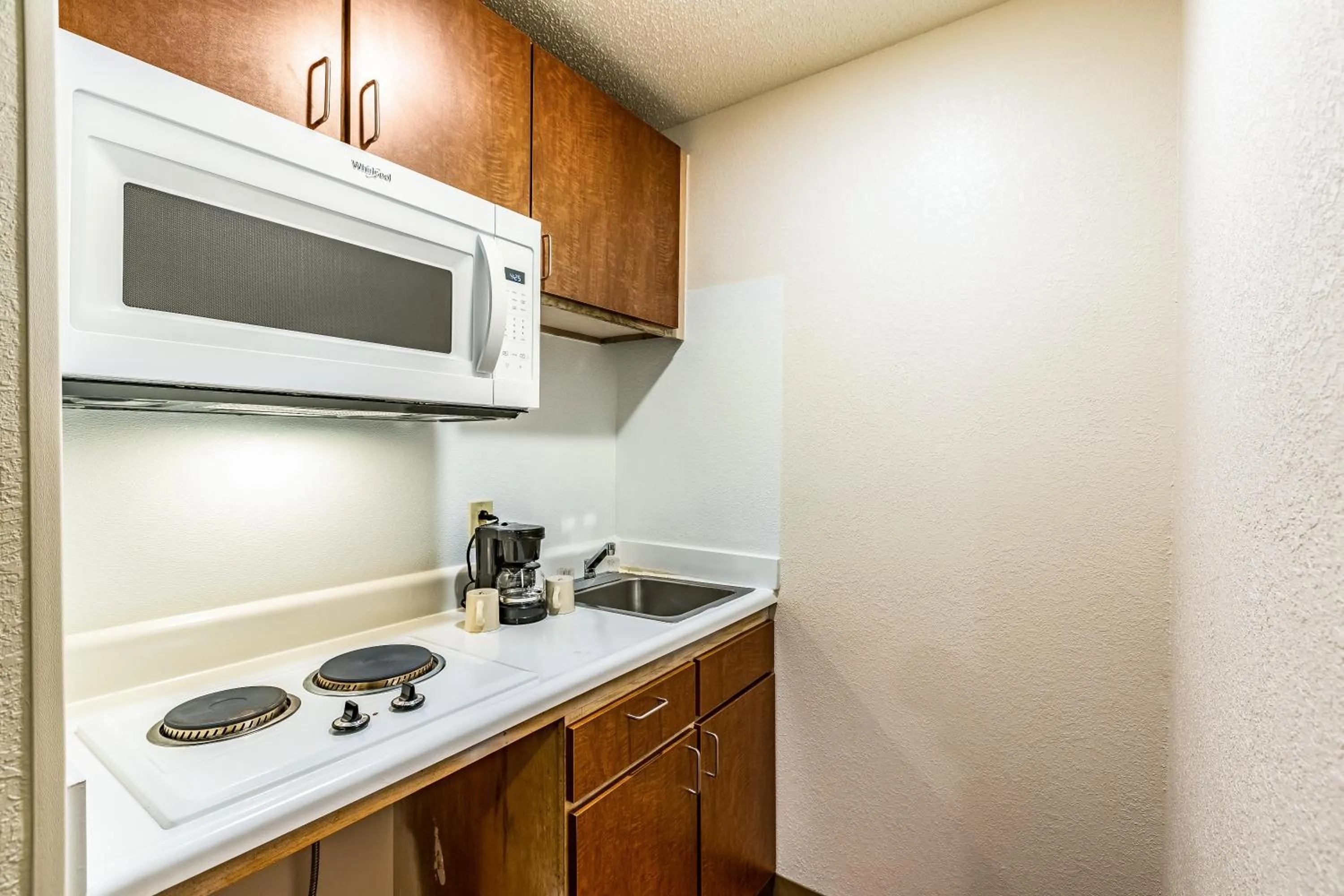 Photo of the whole room in HomeTowne Studios by Red Roof Atlanta NE - Downtown Norcross