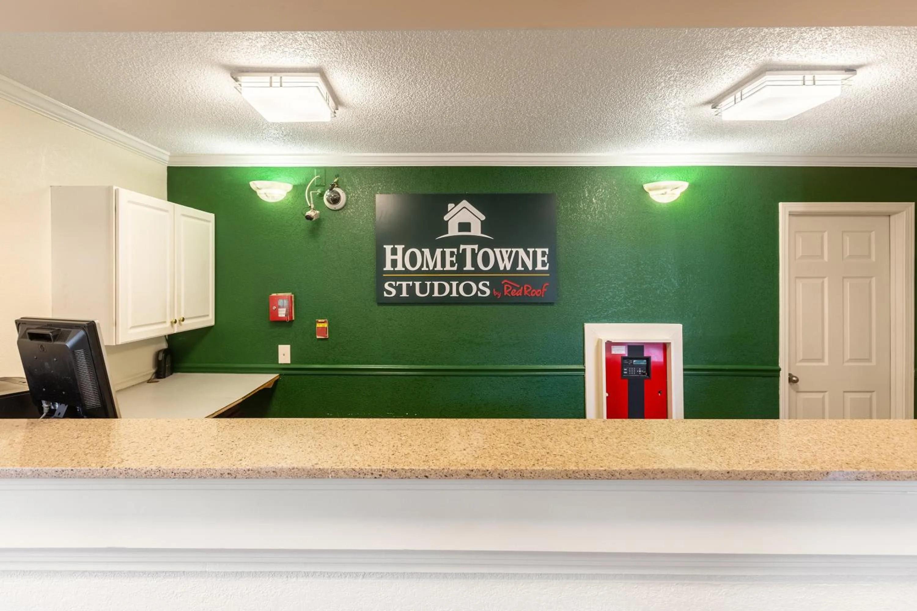 Lobby or reception in HomeTowne Studios by Red Roof Atlanta NE - Downtown Norcross