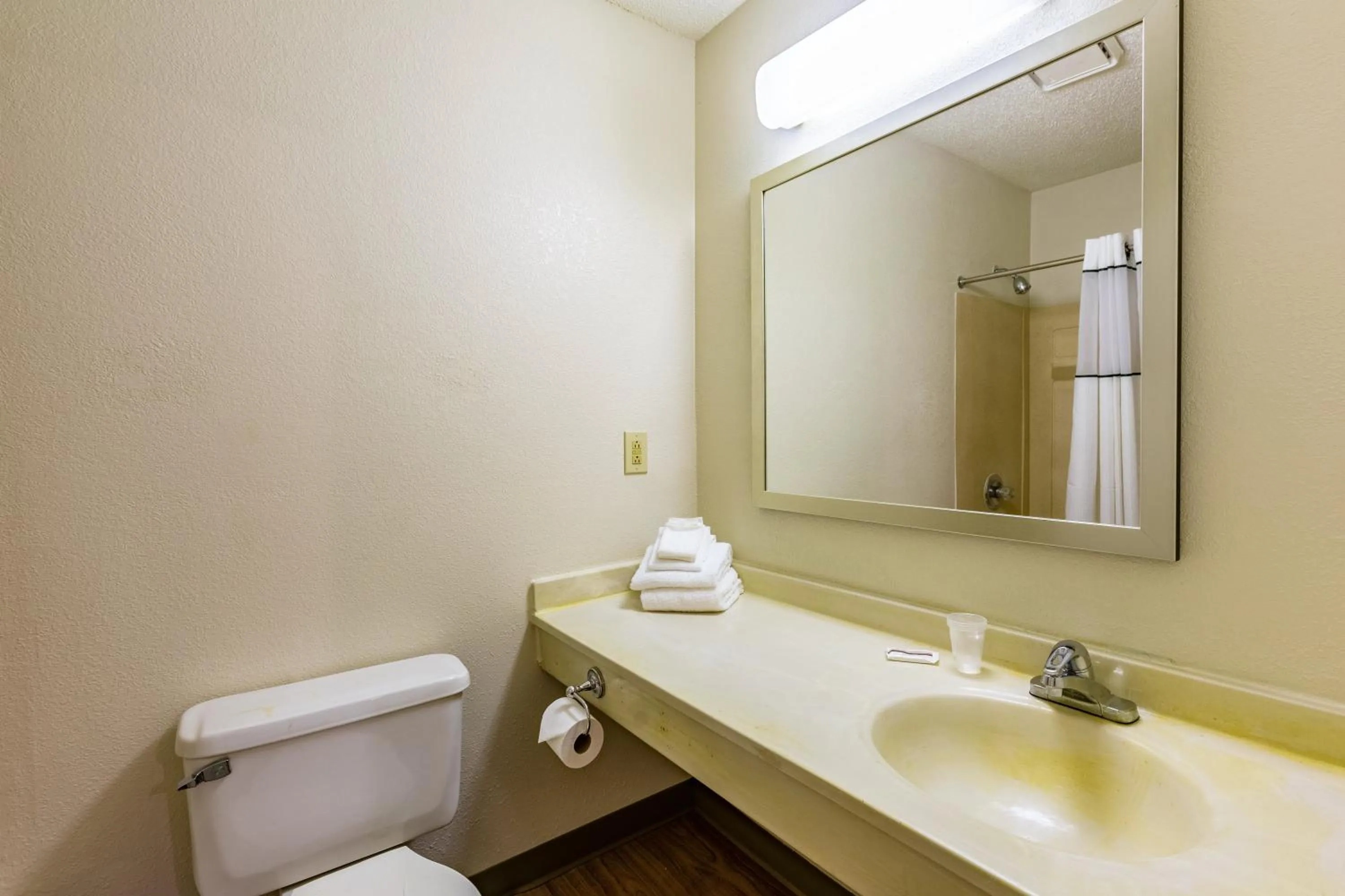 Photo of the whole room in HomeTowne Studios by Red Roof Atlanta NE - Downtown Norcross