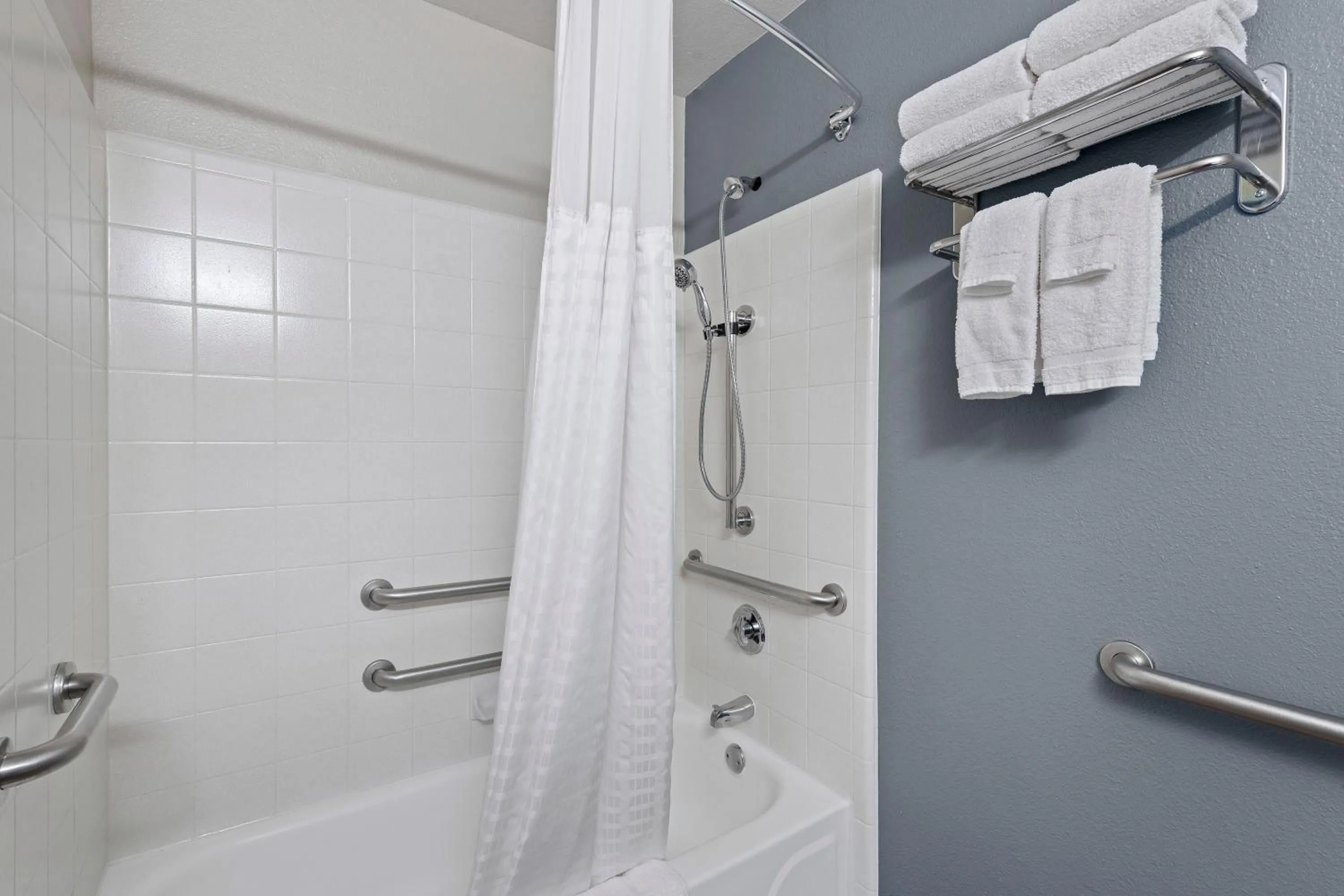 Bathroom in Extended Stay America Select Suites - Charlotte - Airport