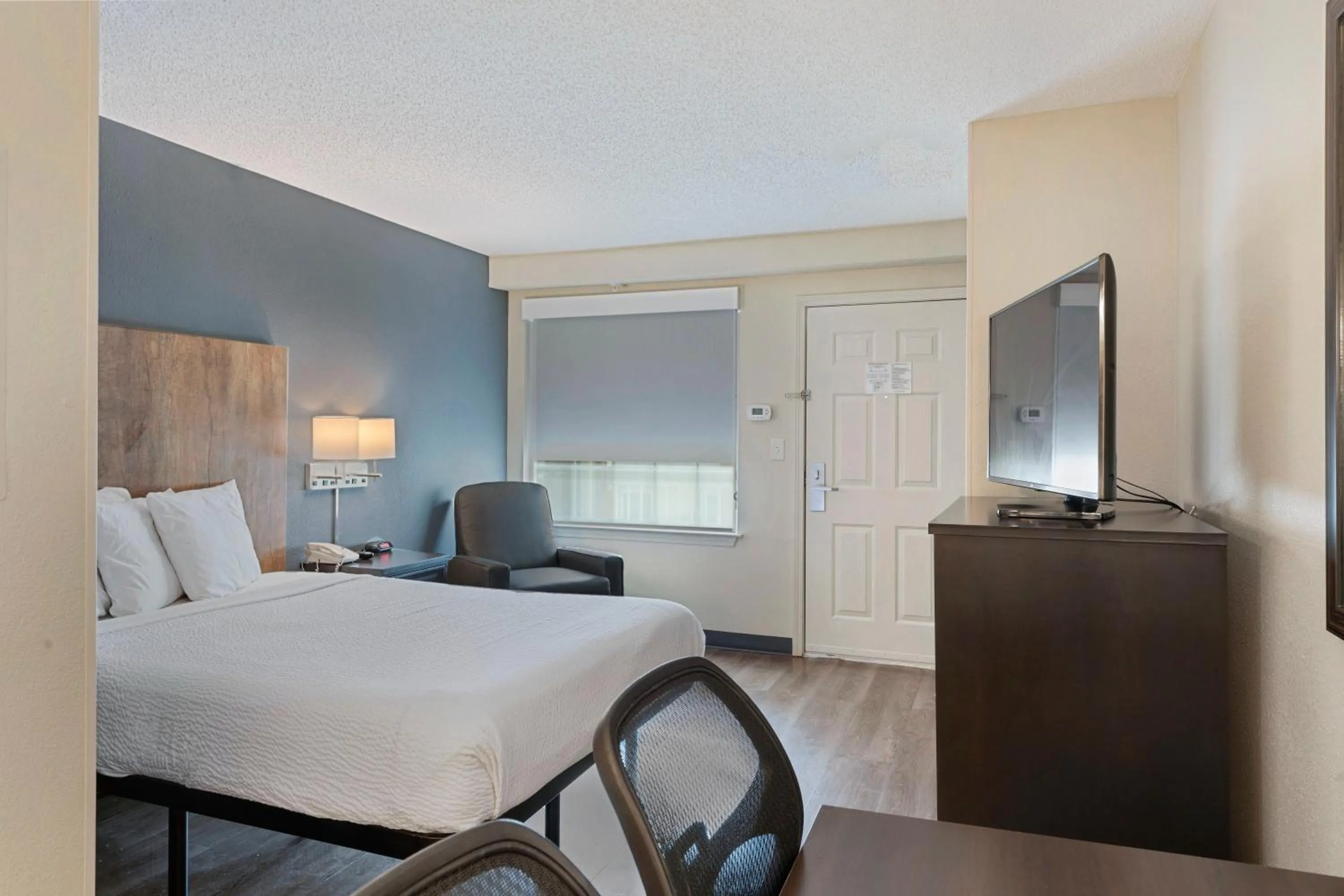 Bed in Extended Stay America Select Suites - Charlotte - Airport