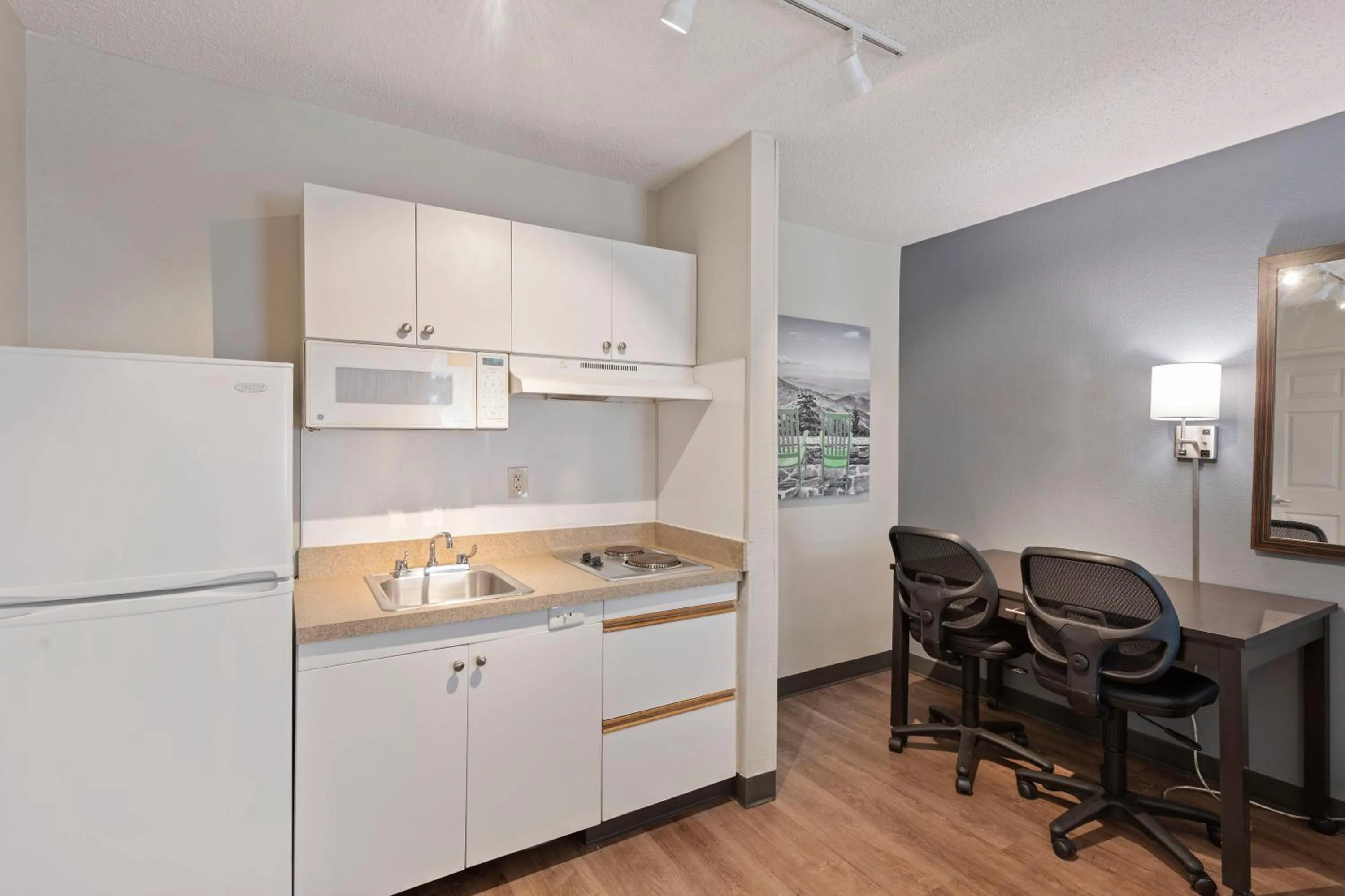 Kitchen or kitchenette, Kitchen/Kitchenette in Extended Stay America Select Suites - Charlotte - Airport