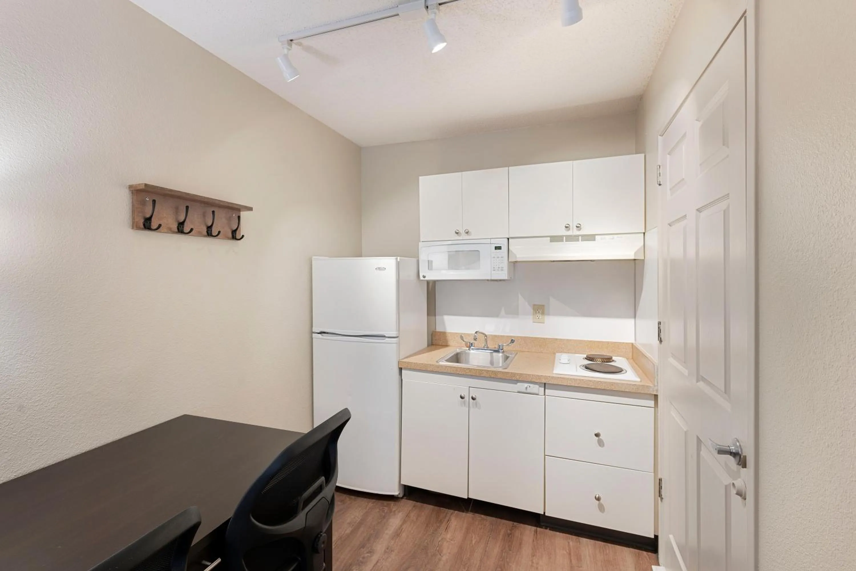 Kitchen or kitchenette, Kitchen/Kitchenette in Extended Stay America Select Suites - Charlotte - Airport